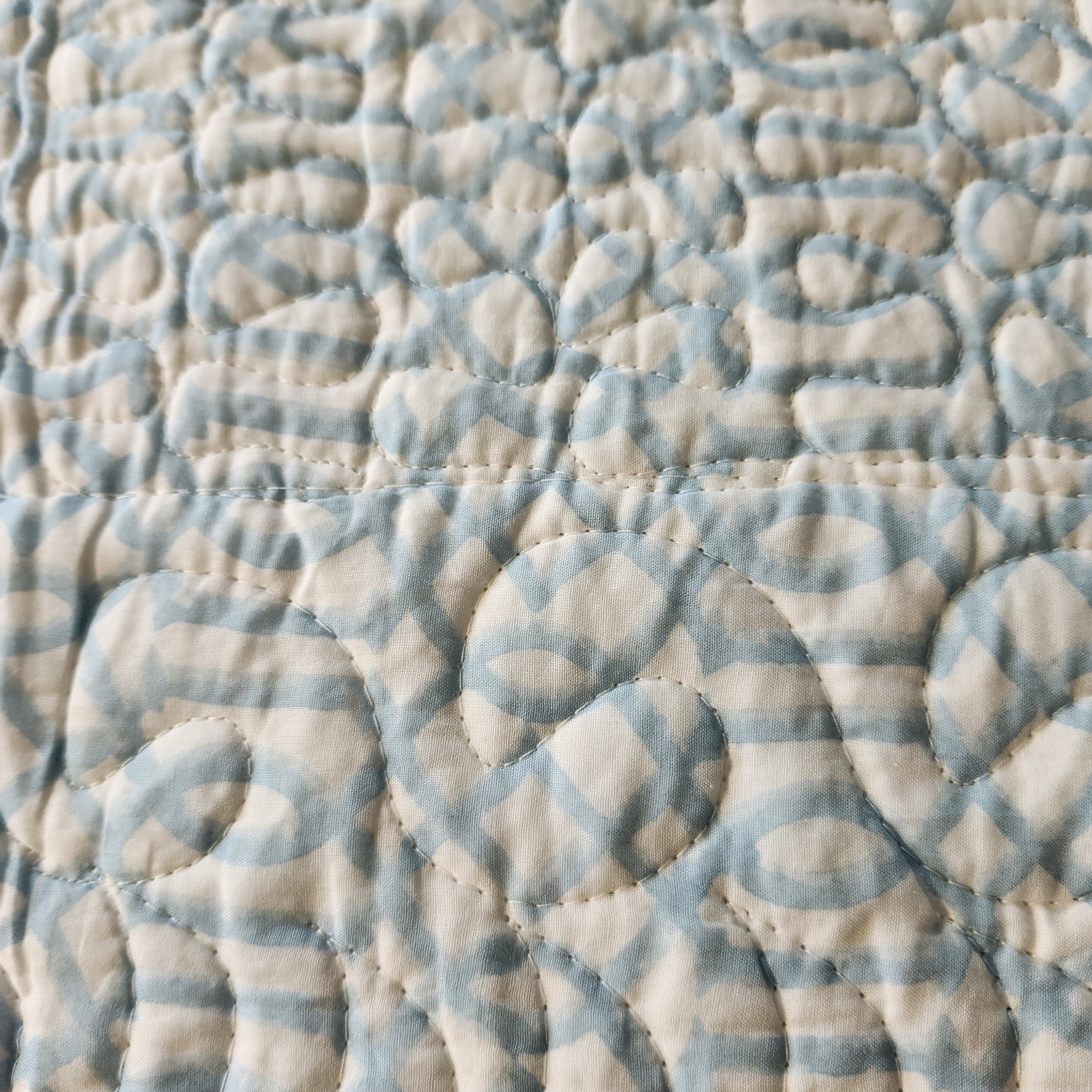 Cheetah and palm block-print quilted bedspread in blue with pillowcases