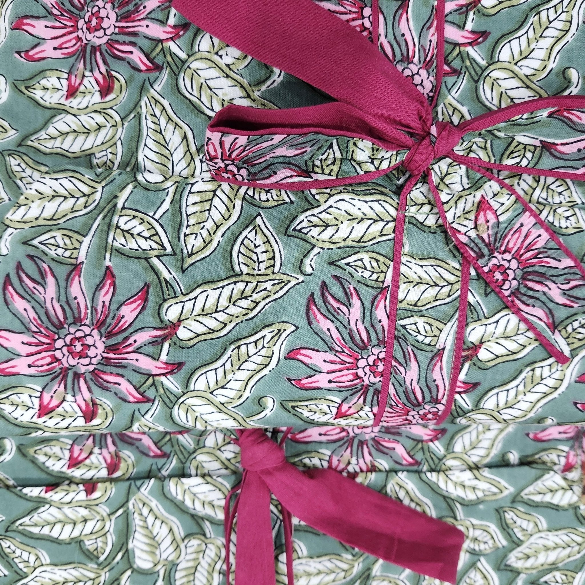 Dahlia-print long cotton pyjamas in green