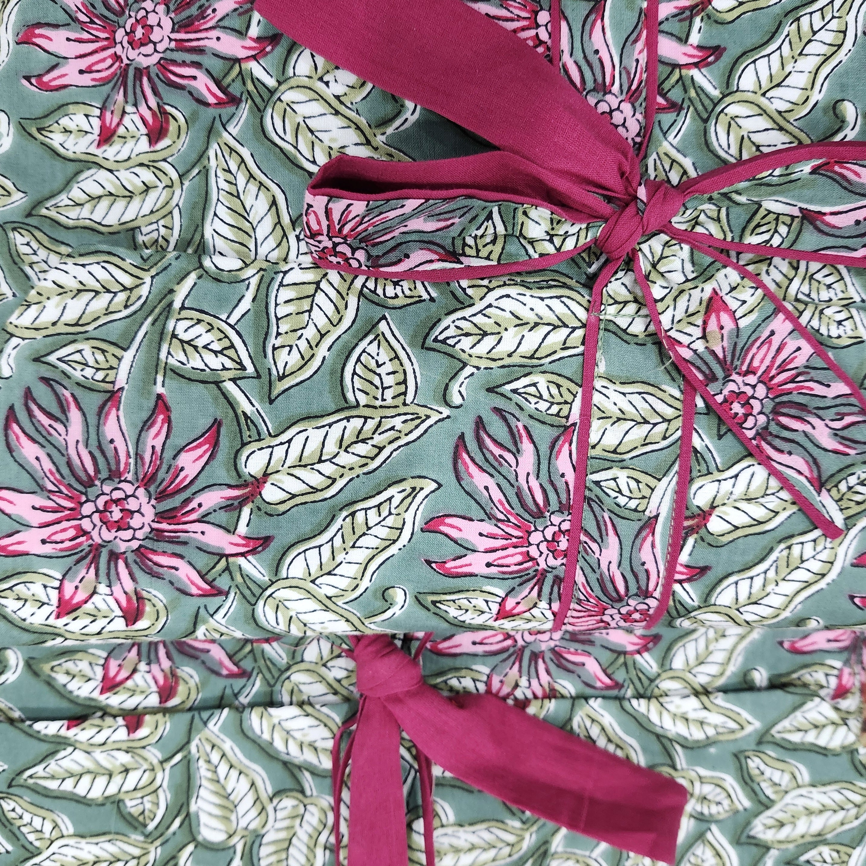 Dahlia-print long cotton pyjamas in green