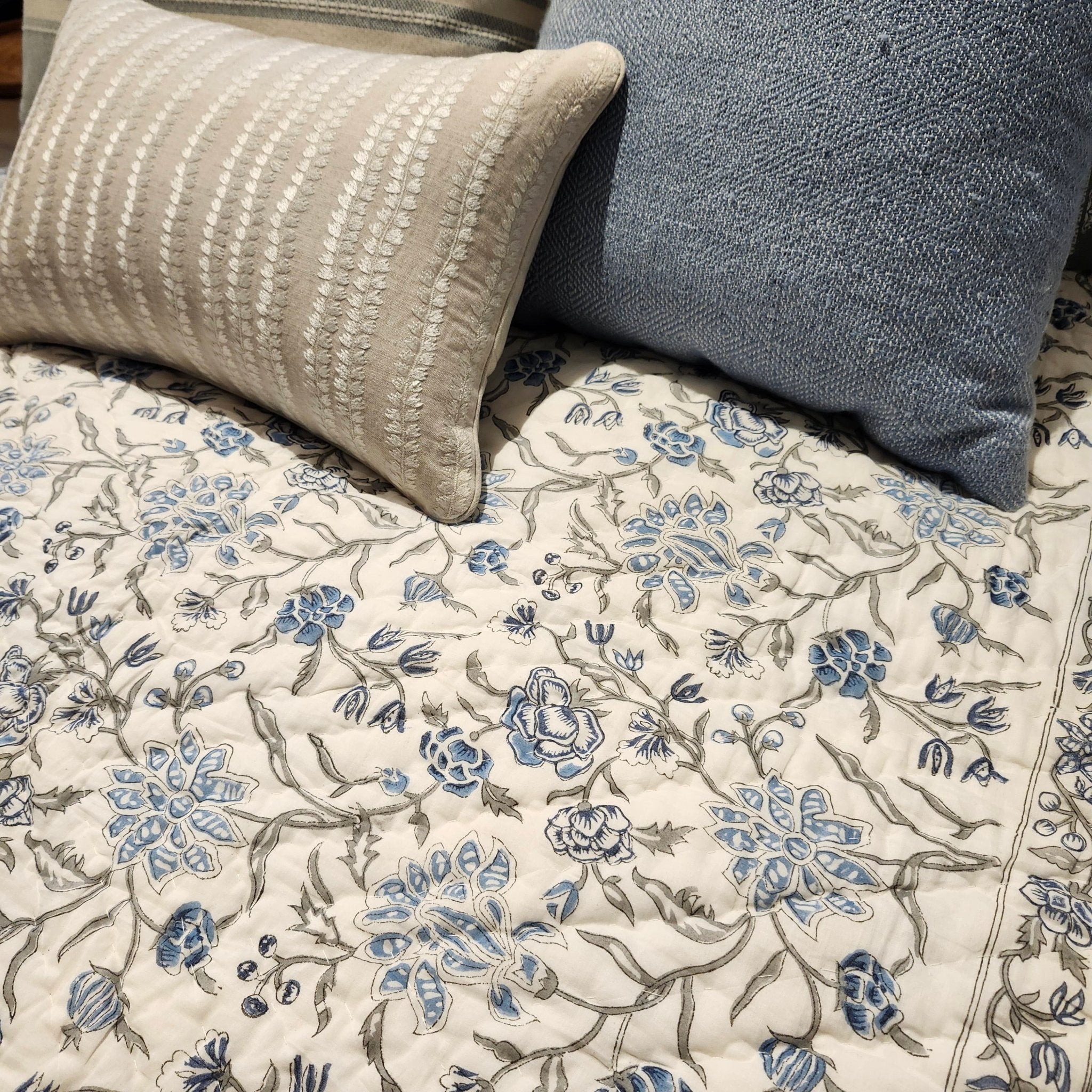 Blue flower block-print single quilt