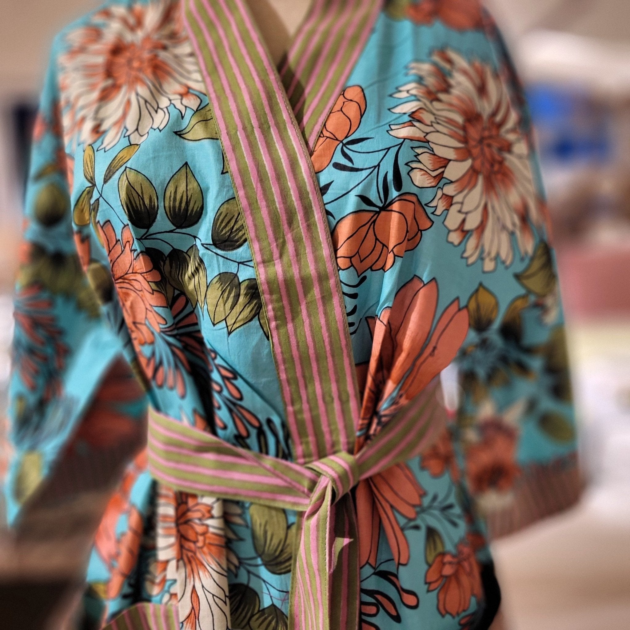 Mikado cotton bathrobe, pink chrysanthemum block print, detail view