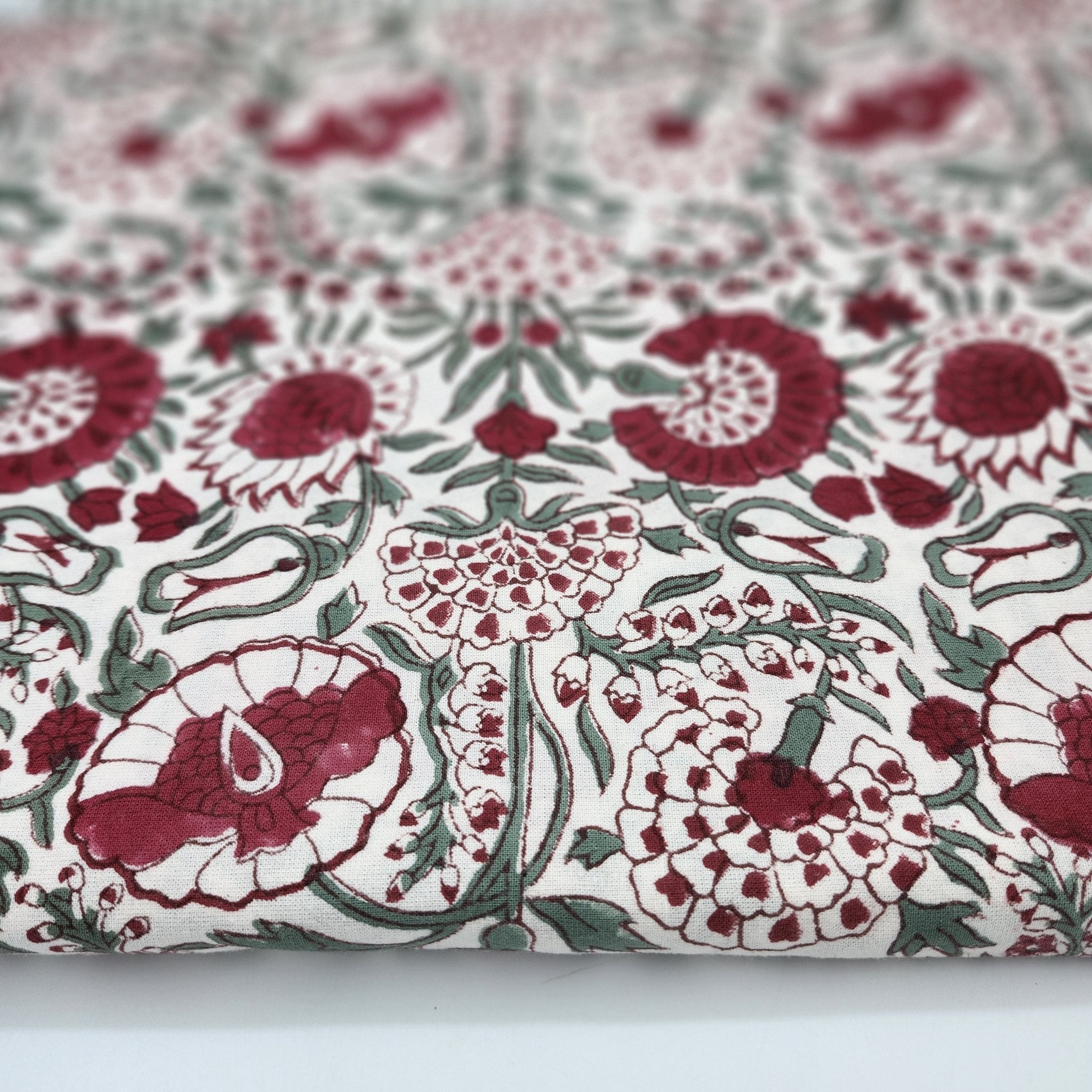 Carnation block-print cotton tablecloth in red and green