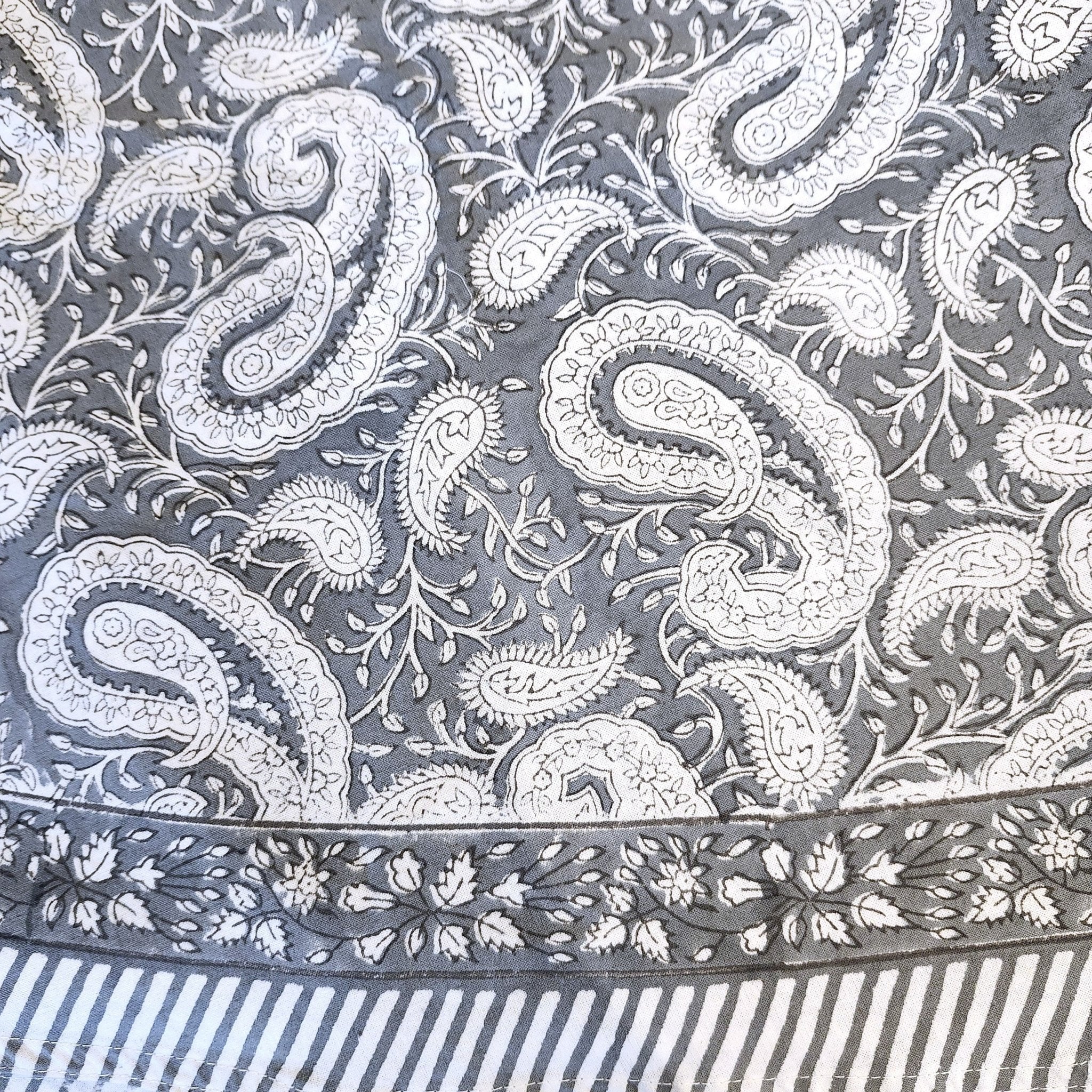 Round grey paisley block-print cotton tablecloth, 270 cm diameter