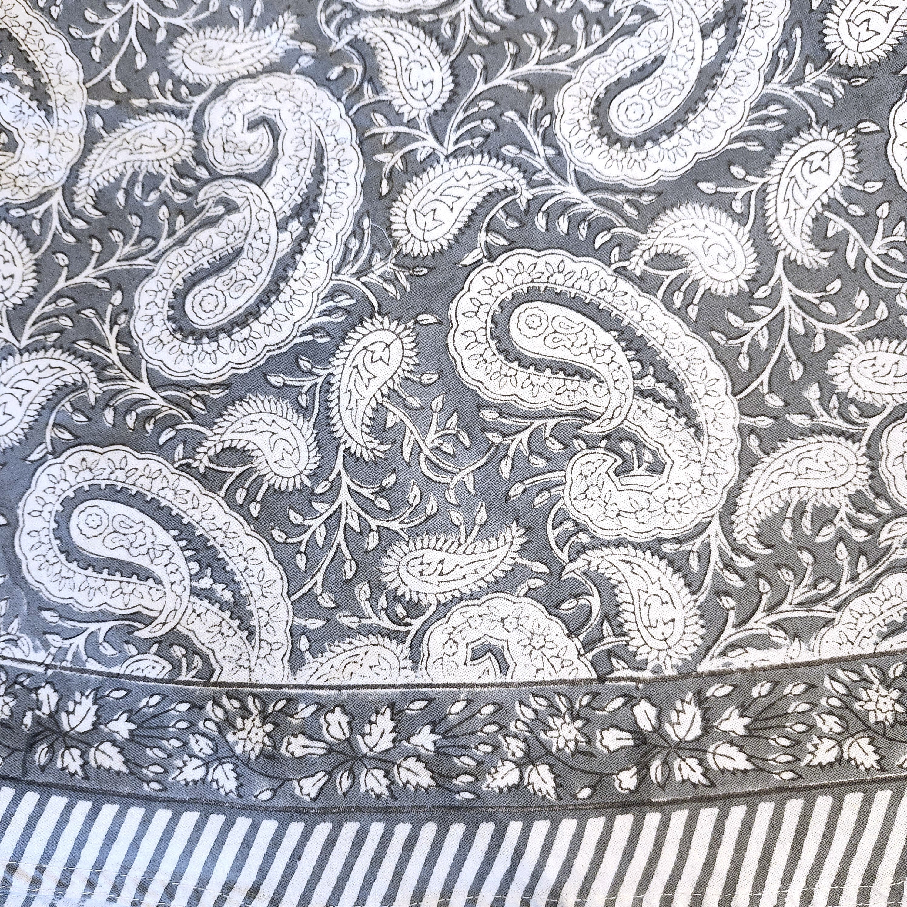 Round grey paisley block-print cotton tablecloth, 270 cm diameter