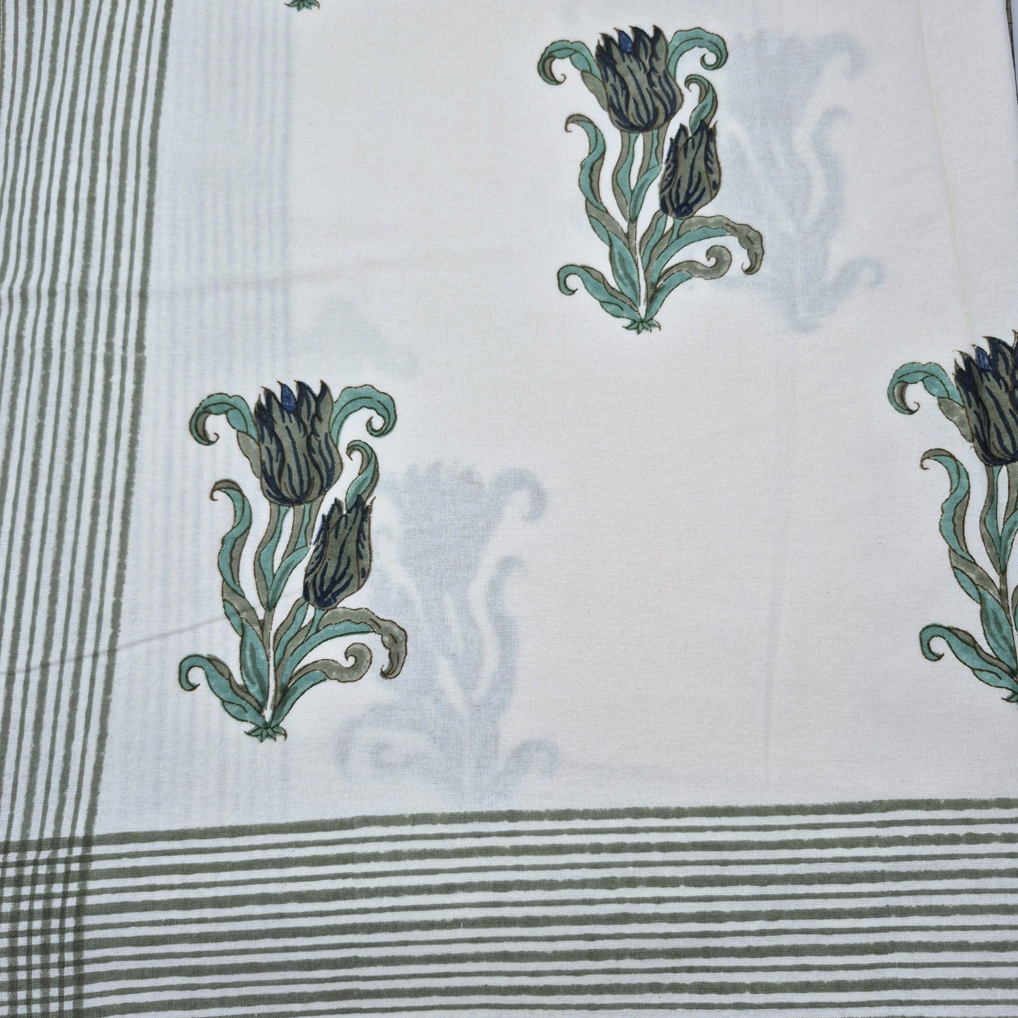 Tulip block-print cotton tablecloth, 150 x 225 cm