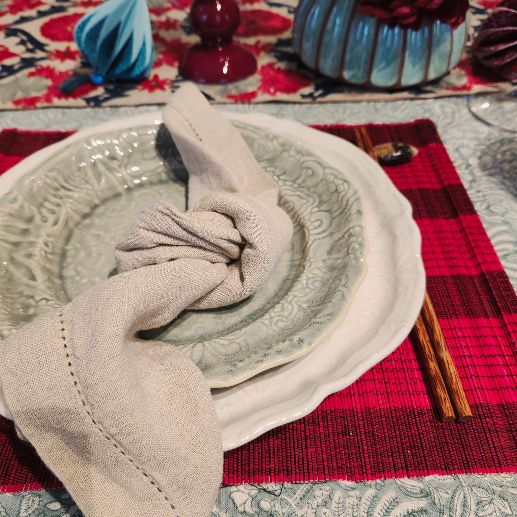 Vibrant fuchsia woven bamboo placemat