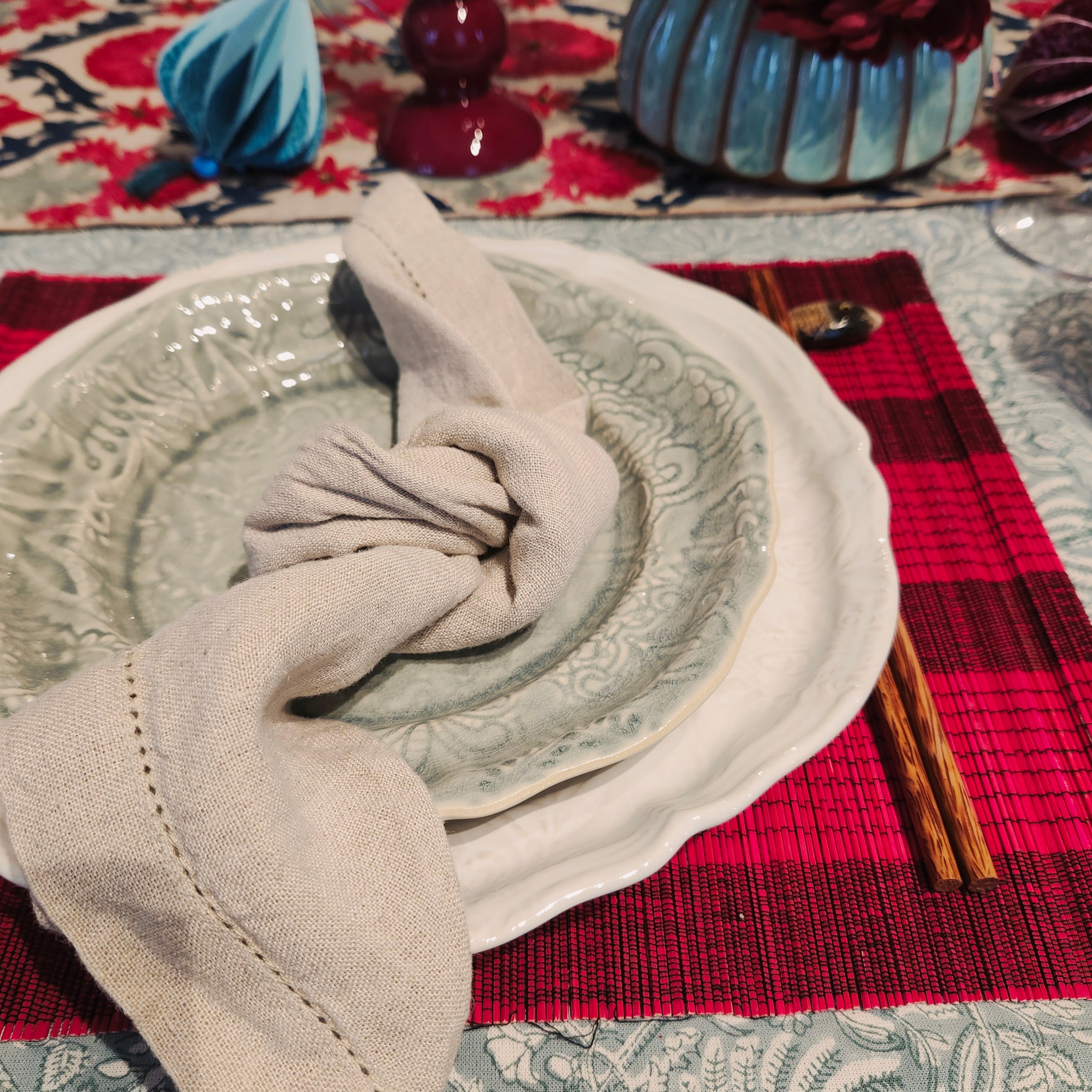 Vibrant fuchsia woven bamboo placemat