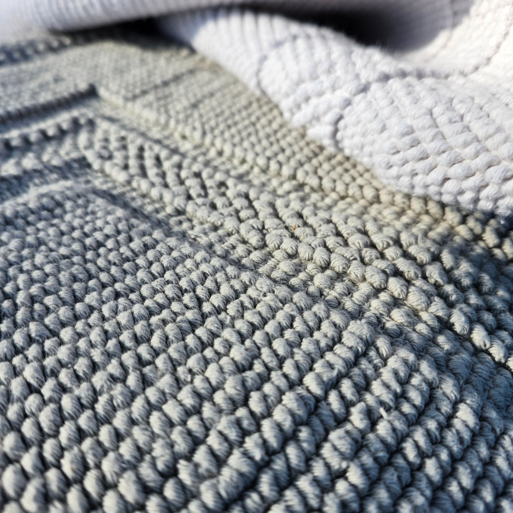 Woven cotton bath mat in taupe, looped weave, 100% stonewashed cotton