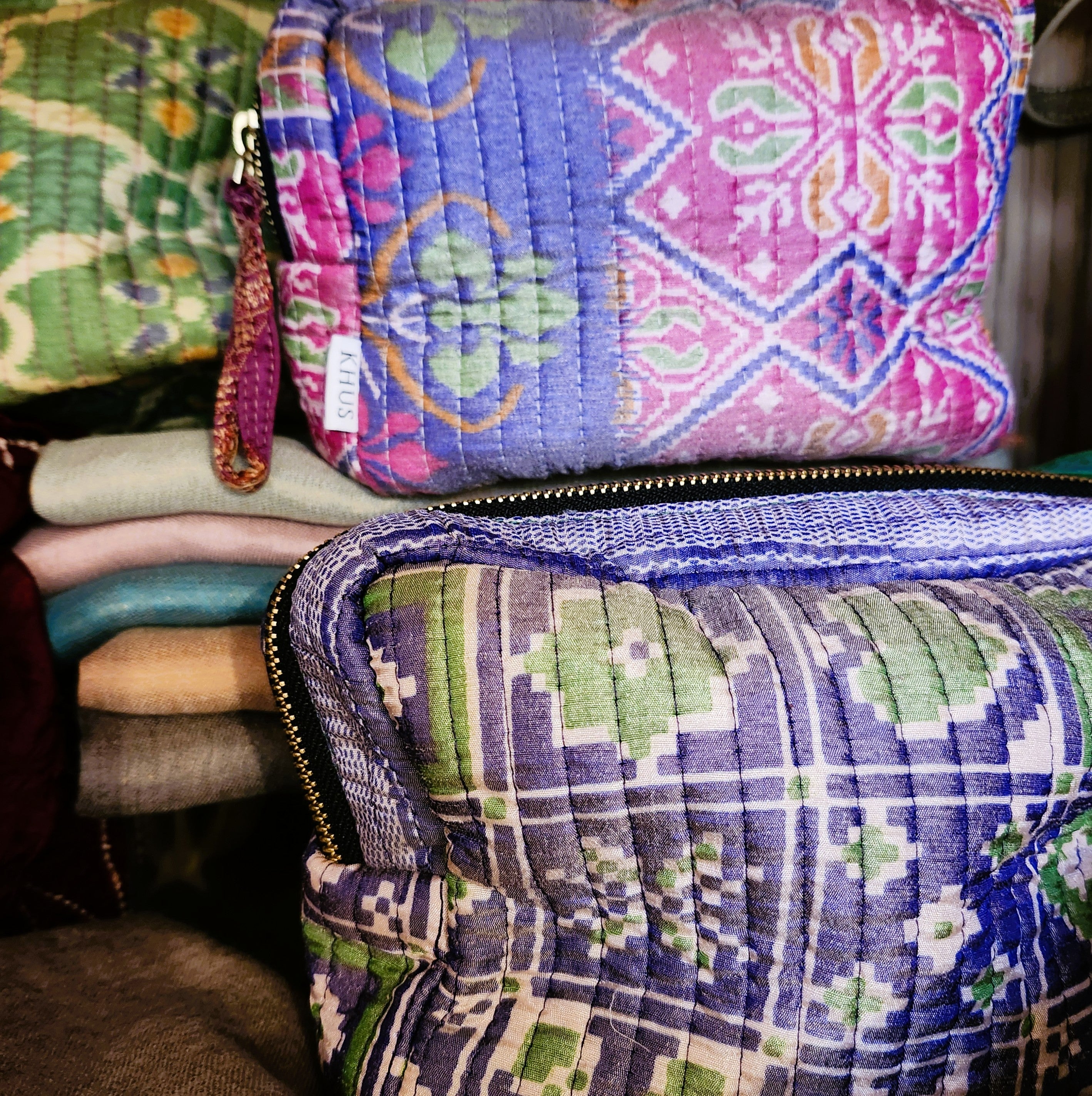Quilted vintage silk cosmetic bag, detail