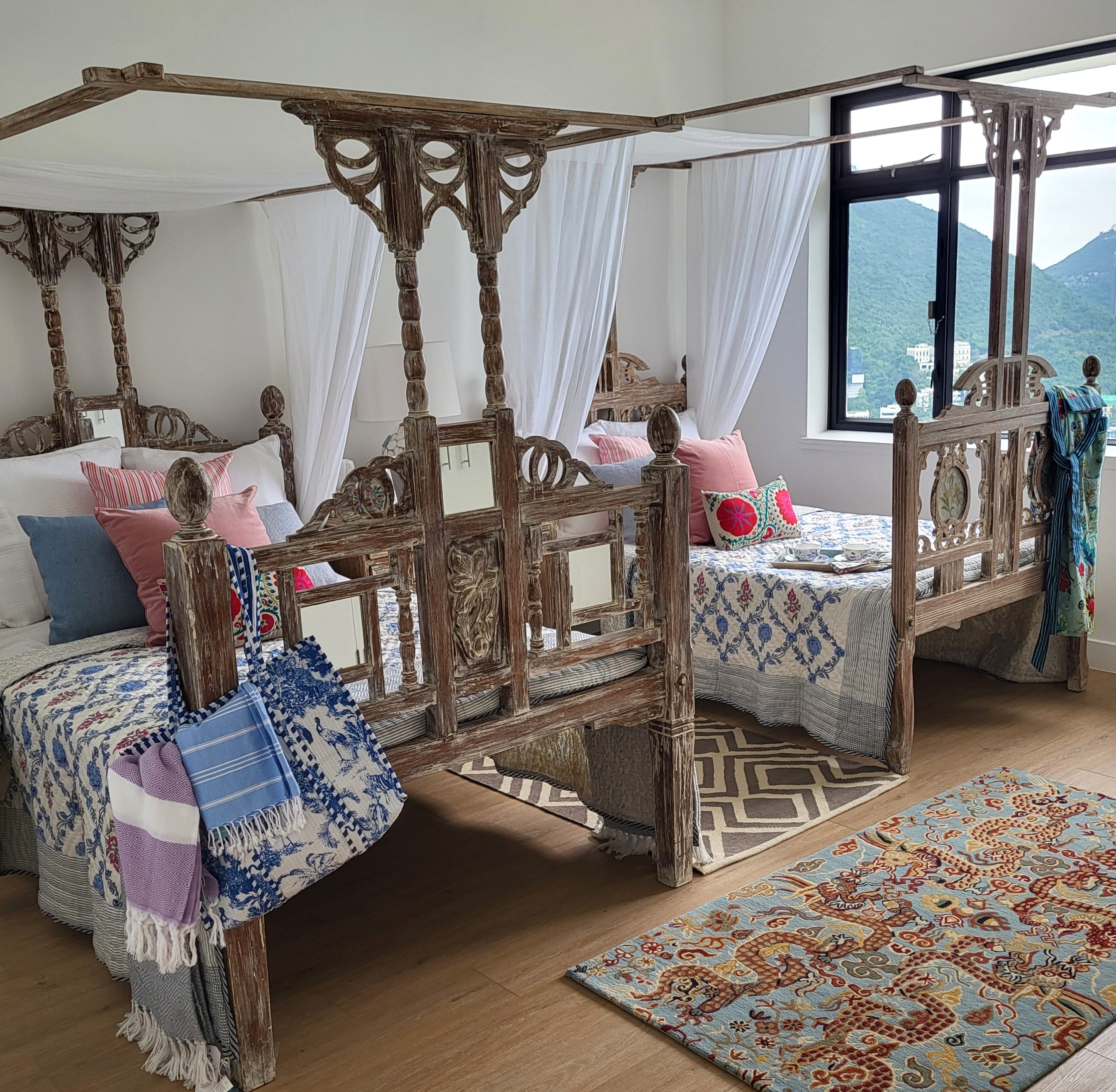 Canopy small double bed in teak with mirrored panels