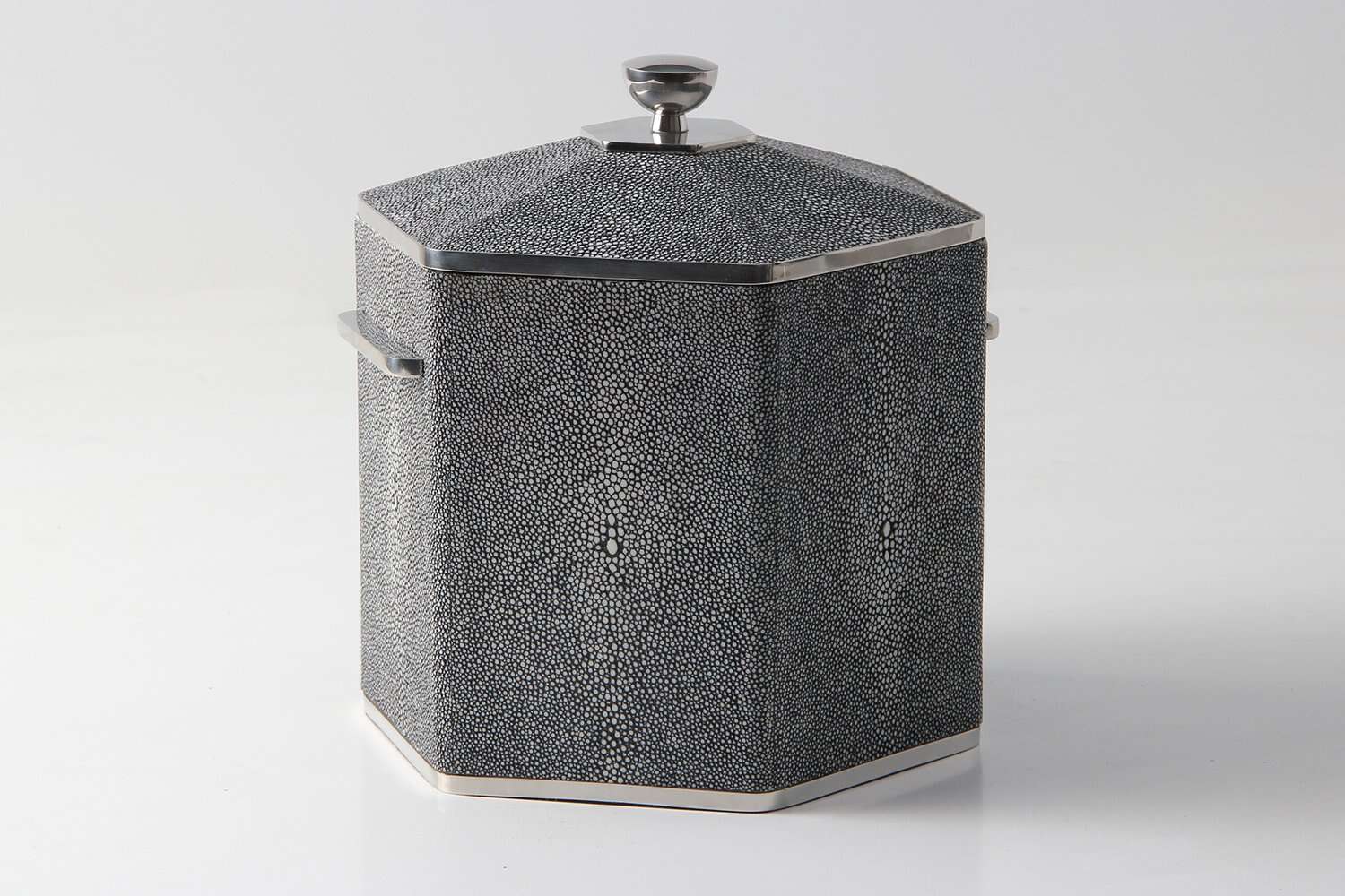 Charcoal faux shagreen ice bucket, 18 x 20 x 21 cm, detail view with handles