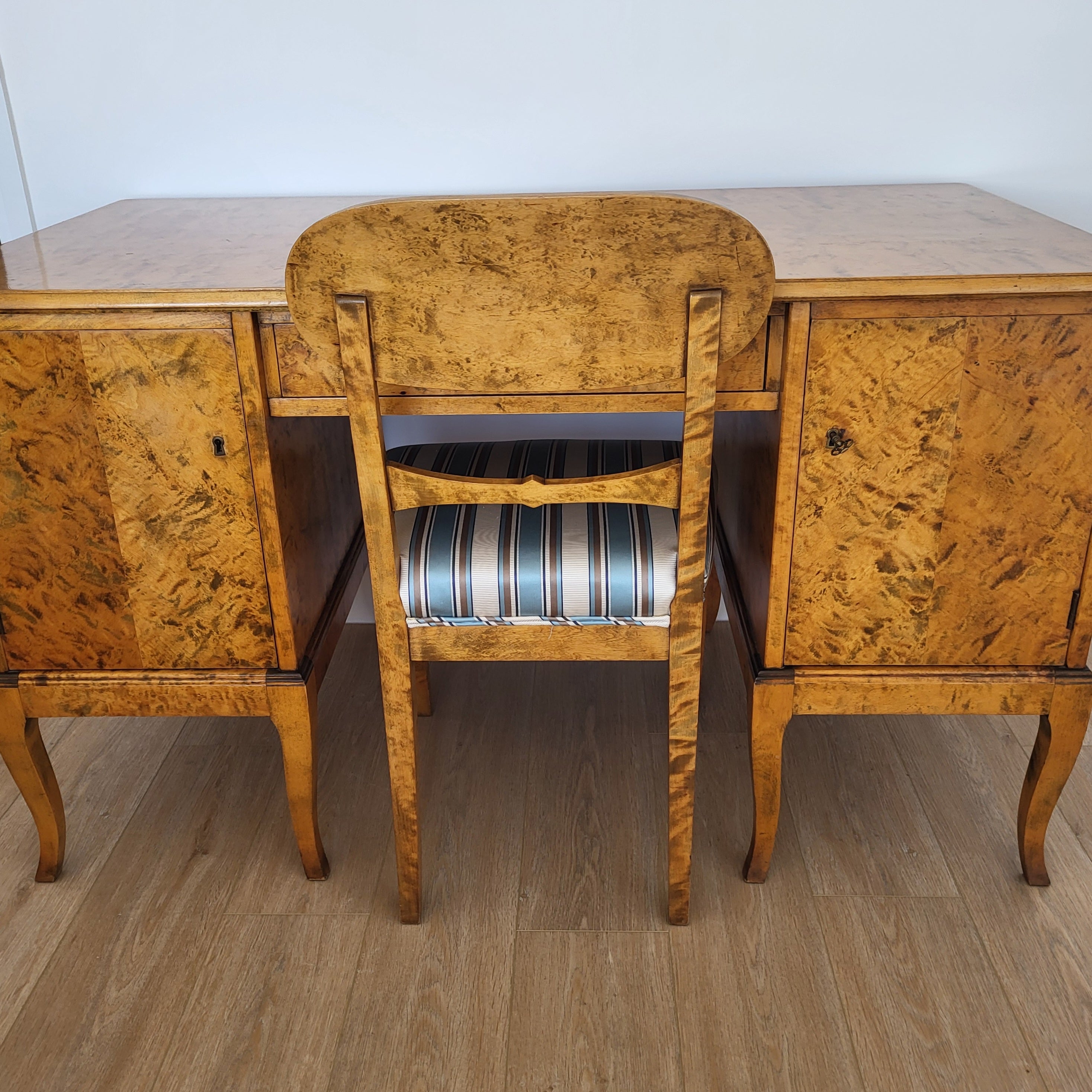 Antique Biedermeier kneehole desk in oak with a burl oak veneer finish
