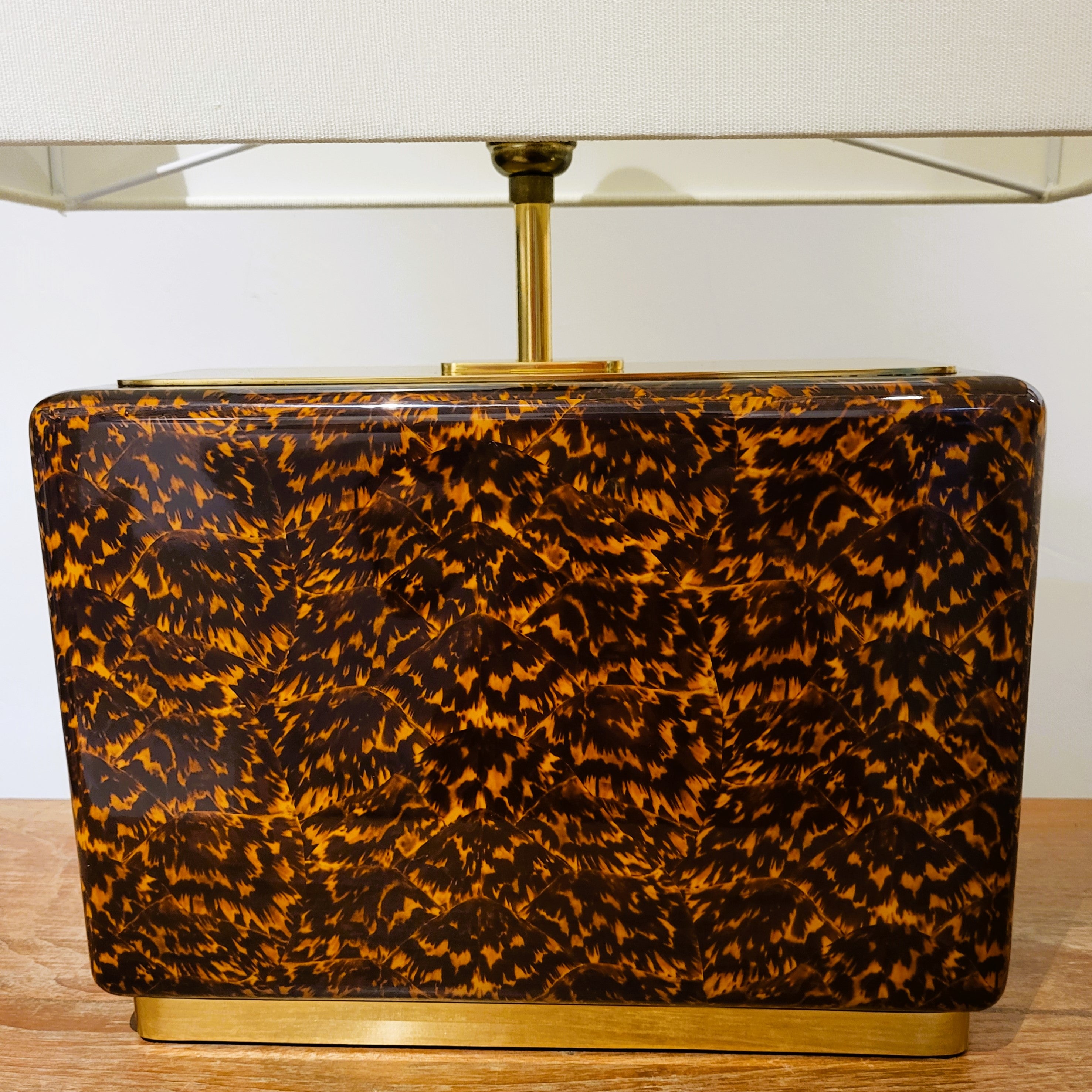 Faux tortoise shell lamp, short version, 29.5 x 51 cm with shade, styled view