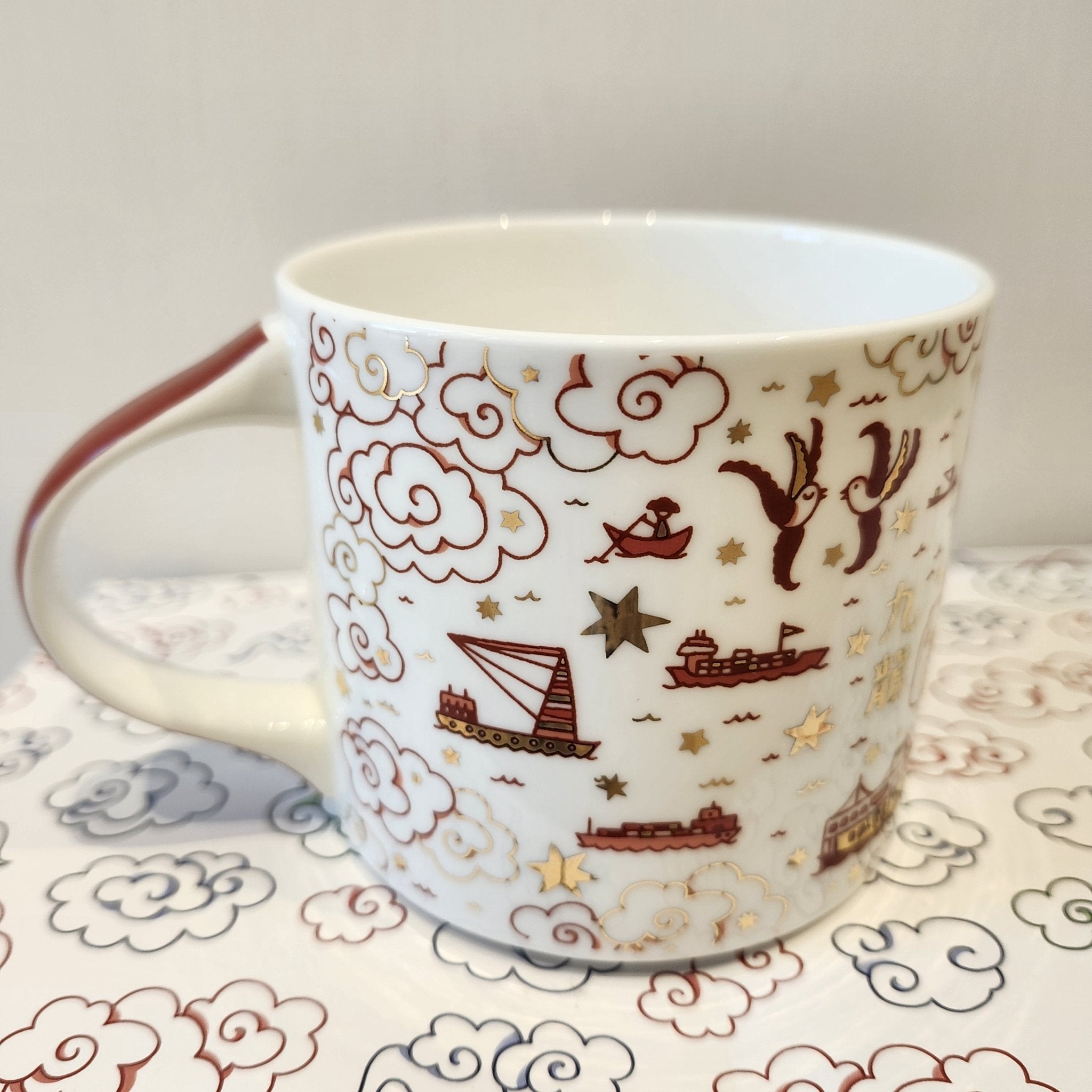 Willow pattern festive mug in red and gold, fine bone china, Kowloon design