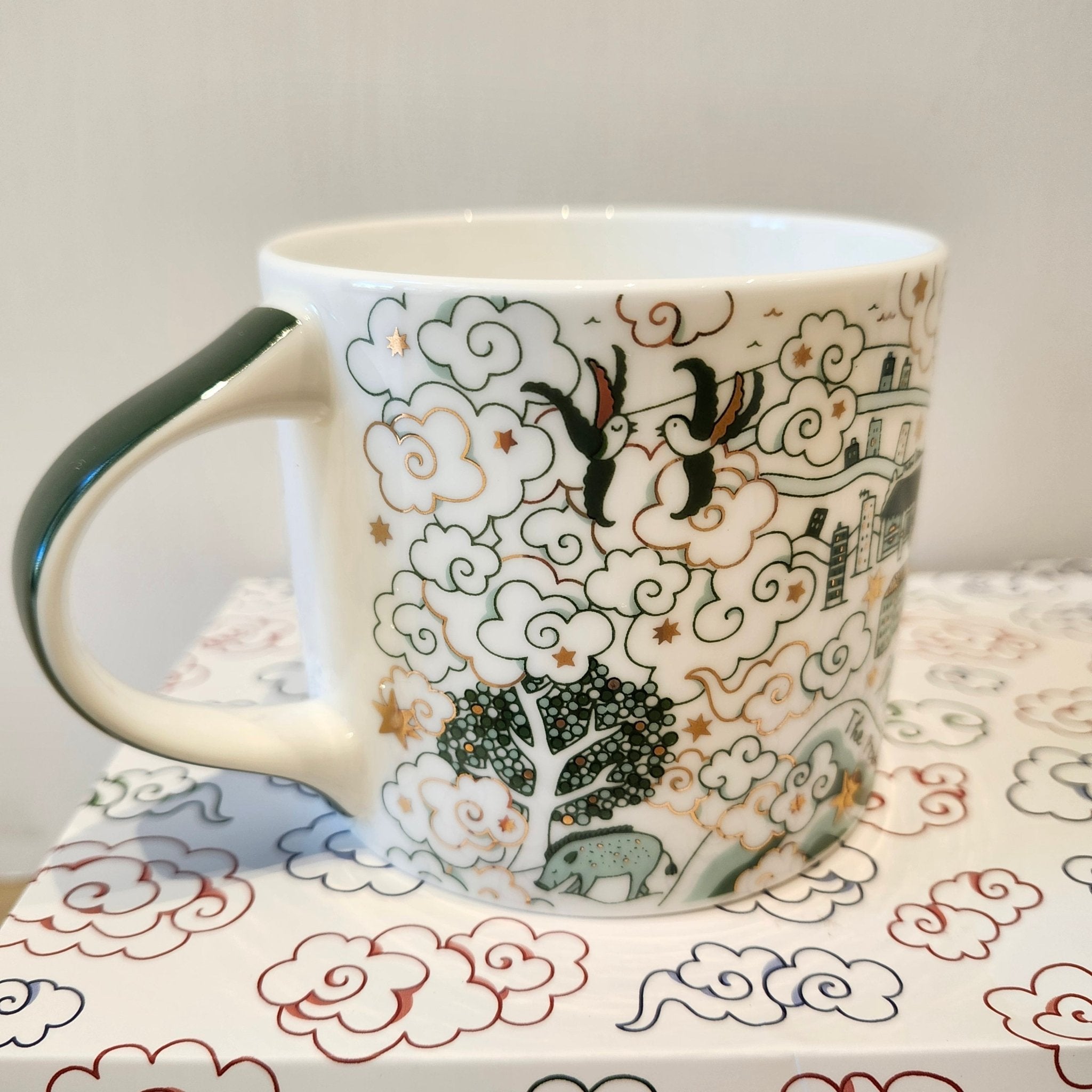 Willow festive mug in green and gold, fine bone china, detail