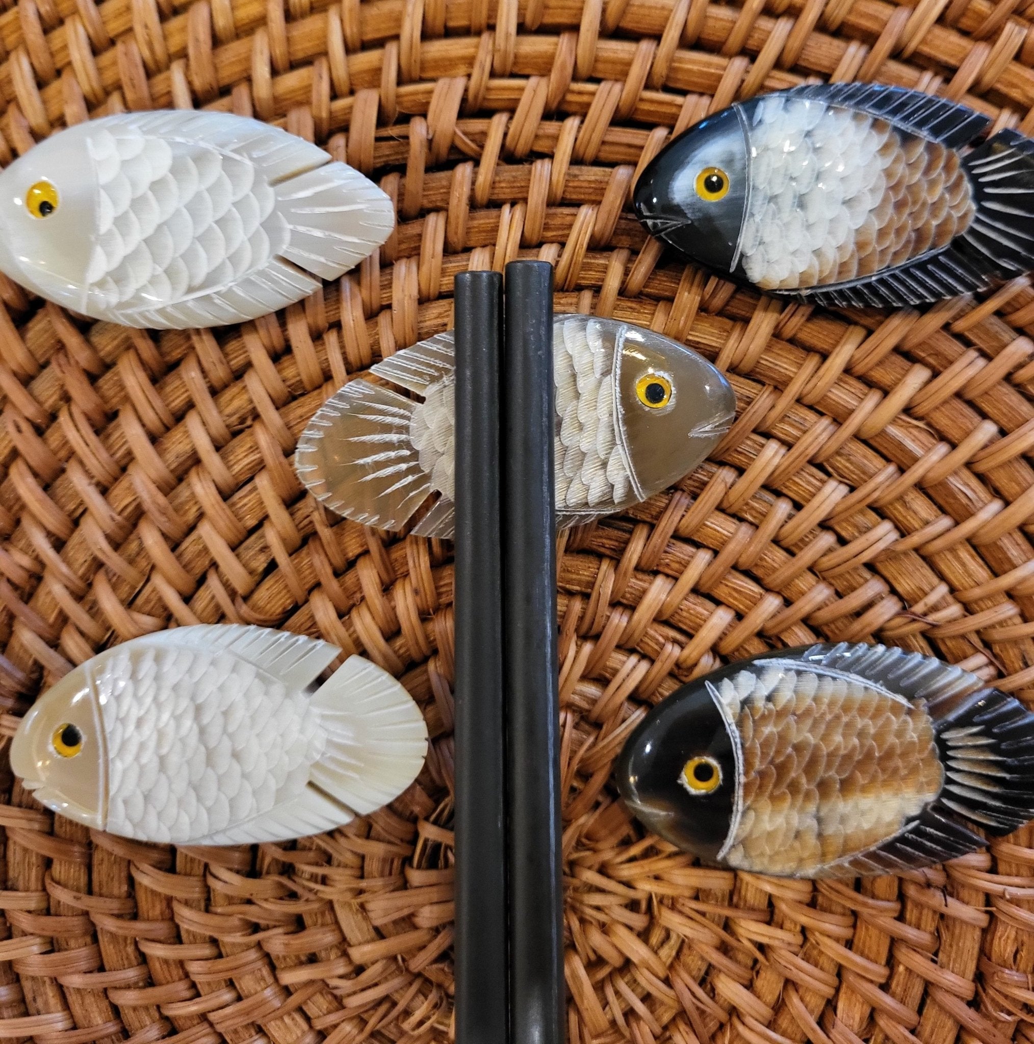 Horn chopstick stands shaped like fish, handcrafted, classic and slim