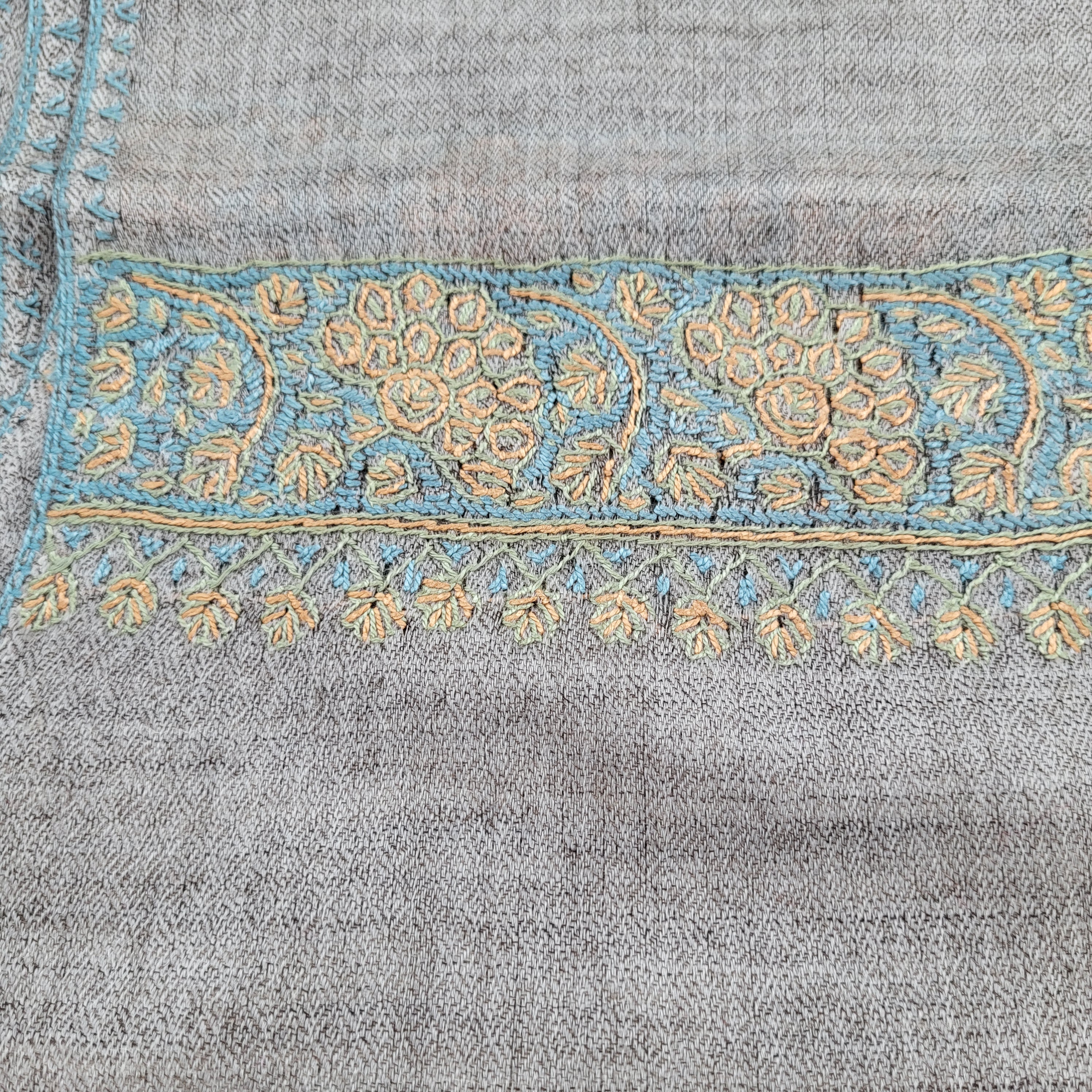 Pashmina with hand-embroidered border in grey, blue and yellow, 70 x 200 cm