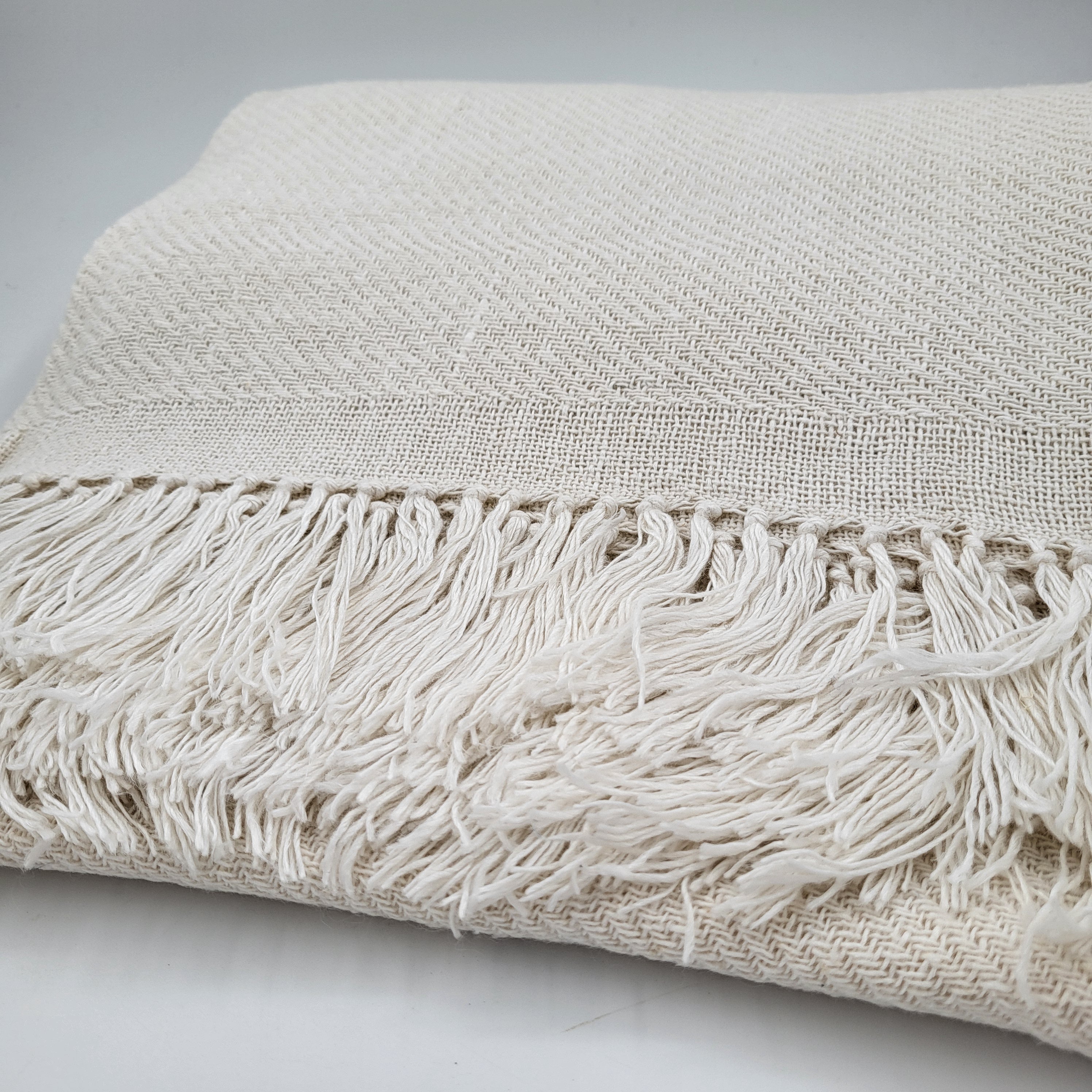 Handwoven linen and silk throw in creamy white with fringed edge, 130 x 200 cm
