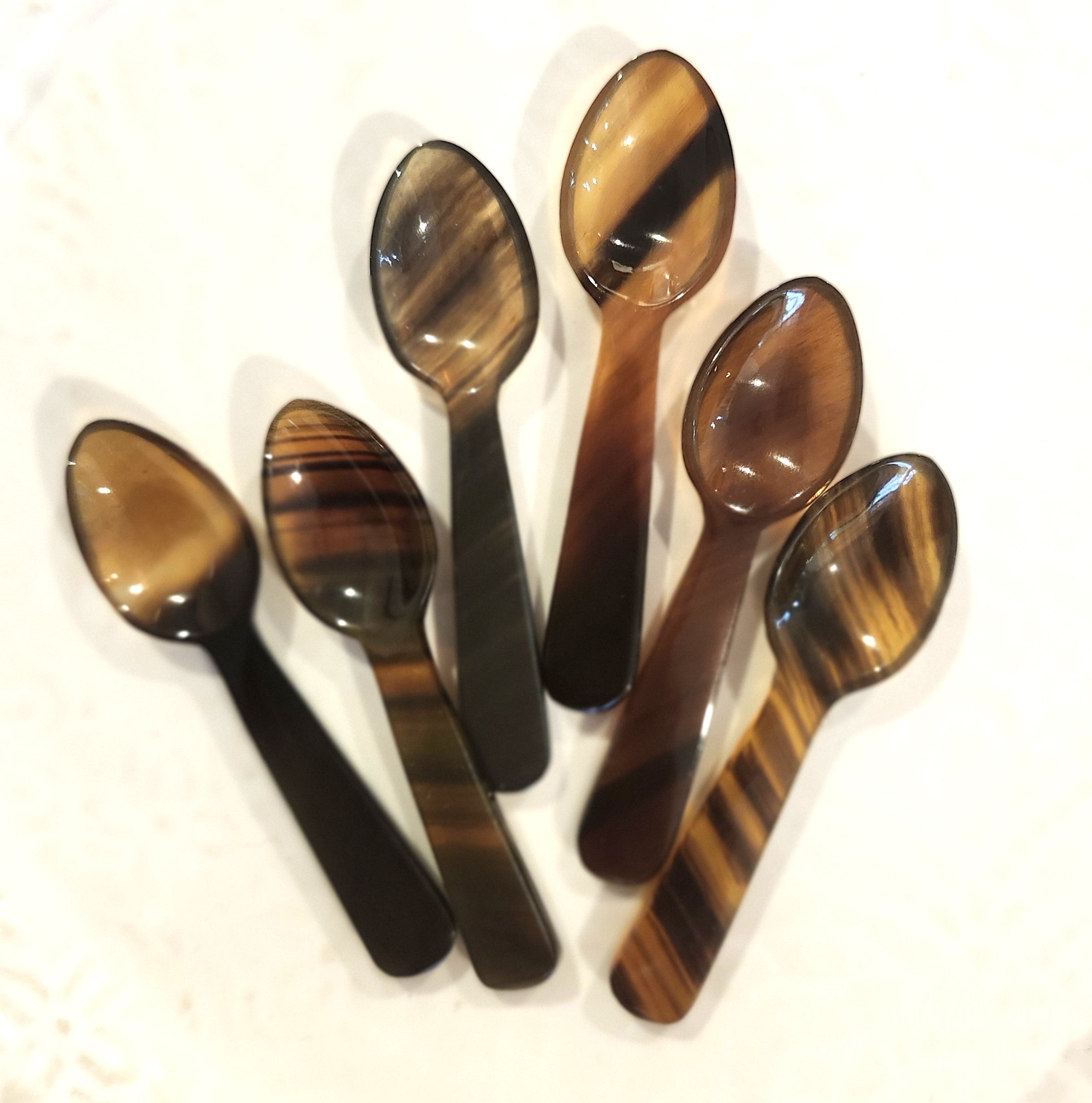Hand-carved horn salt spoon, 6-7 cm, tortoiseshell look, for a salt or pepper dish