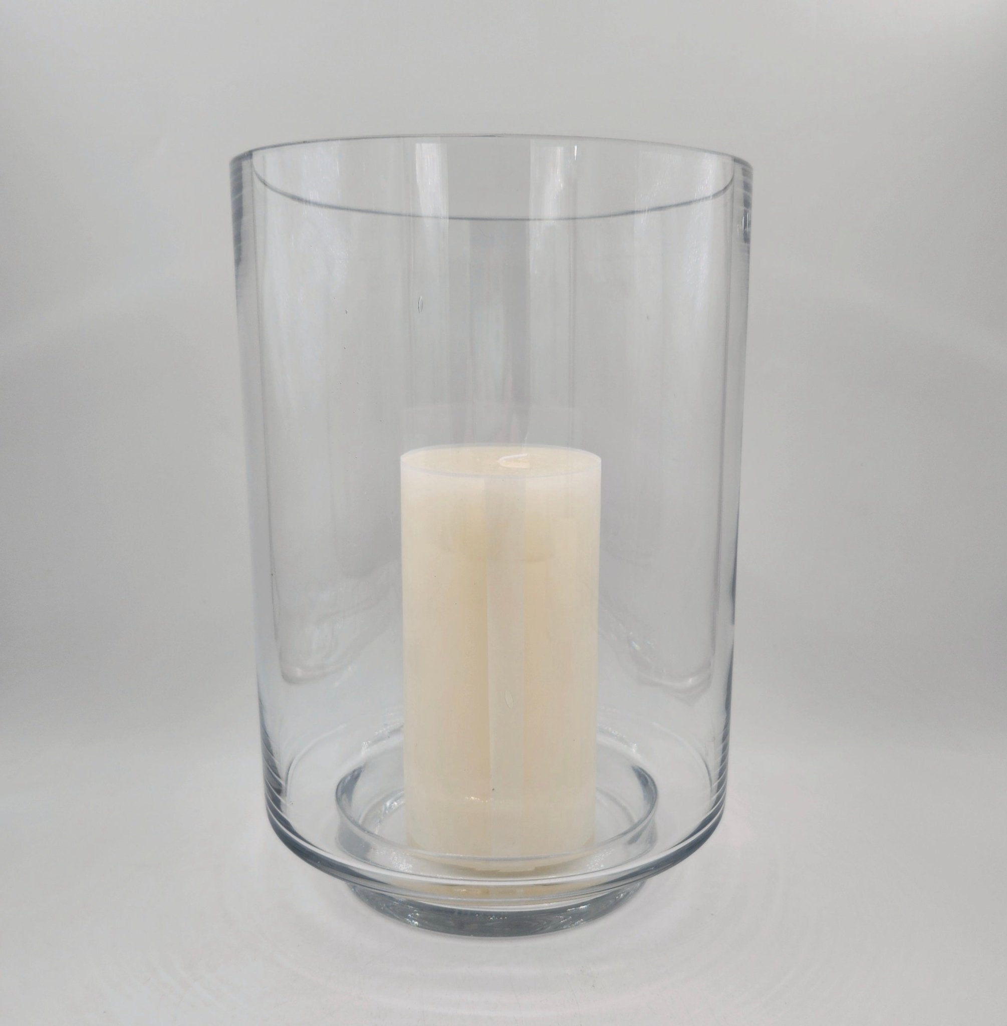 Large round-base glass hurricane lamp, 18 cm diameter, 26 cm high