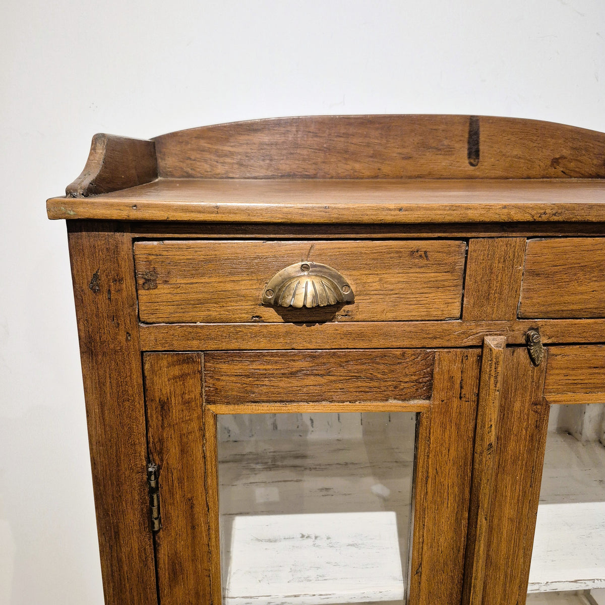 Vintage teak cabinet made in India, 75 cm wide and 40 cm deep, with a lightly whitewashed interior and shelves