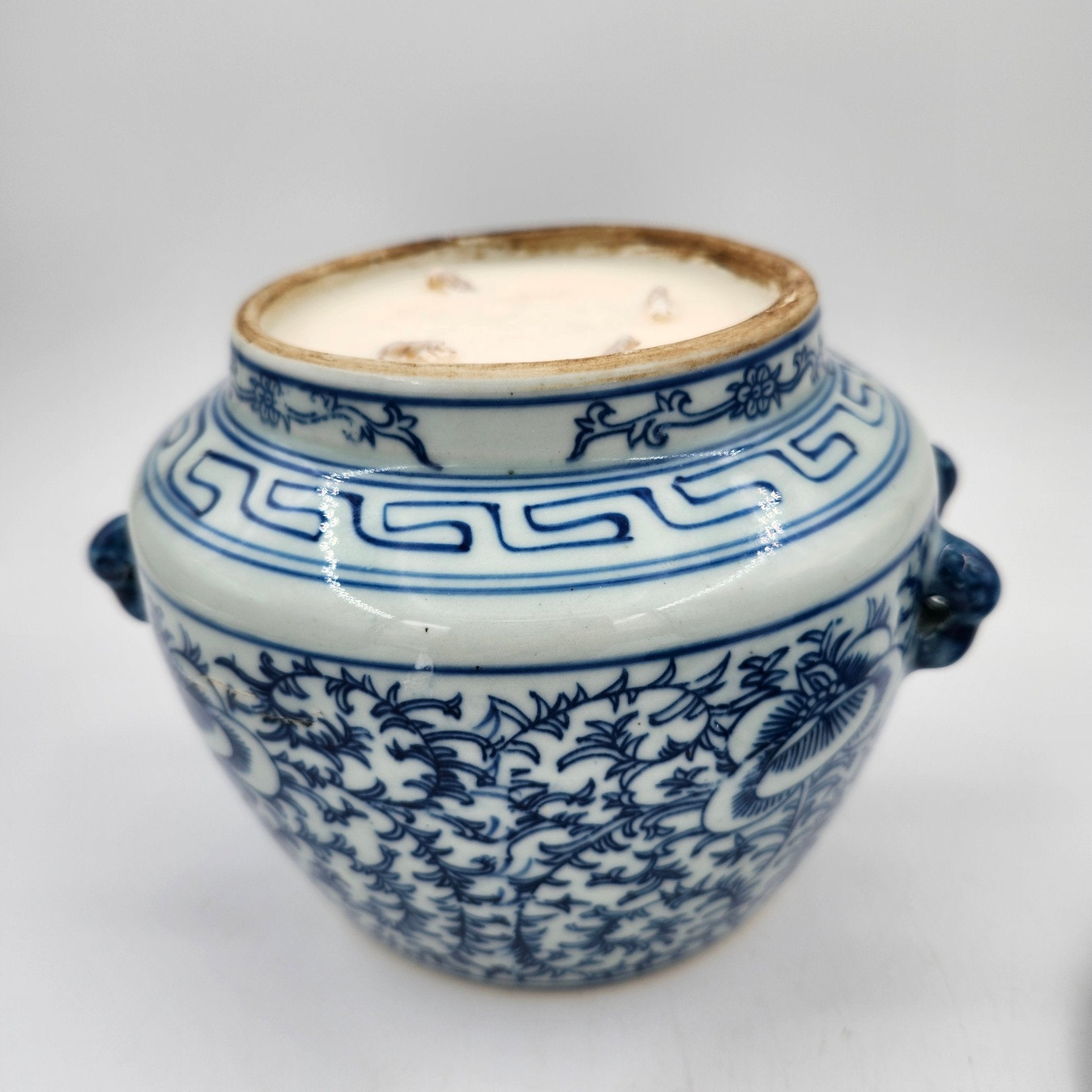 Ginger Jar scented candle, vintage blue and white pot with lion-topped lid, Tiger's Head scent