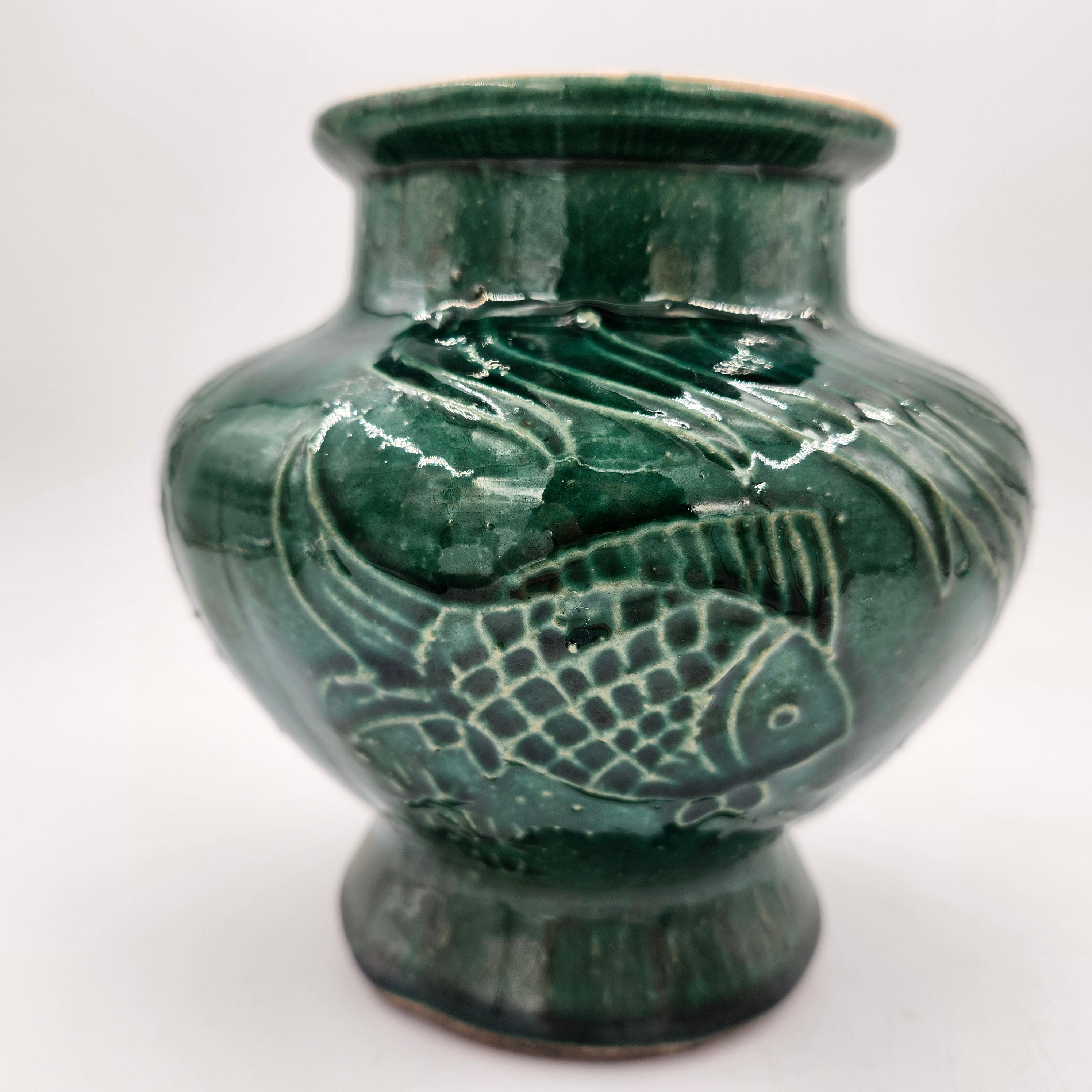 Jade Fish candle, green vase with dog's head lid handle, detail