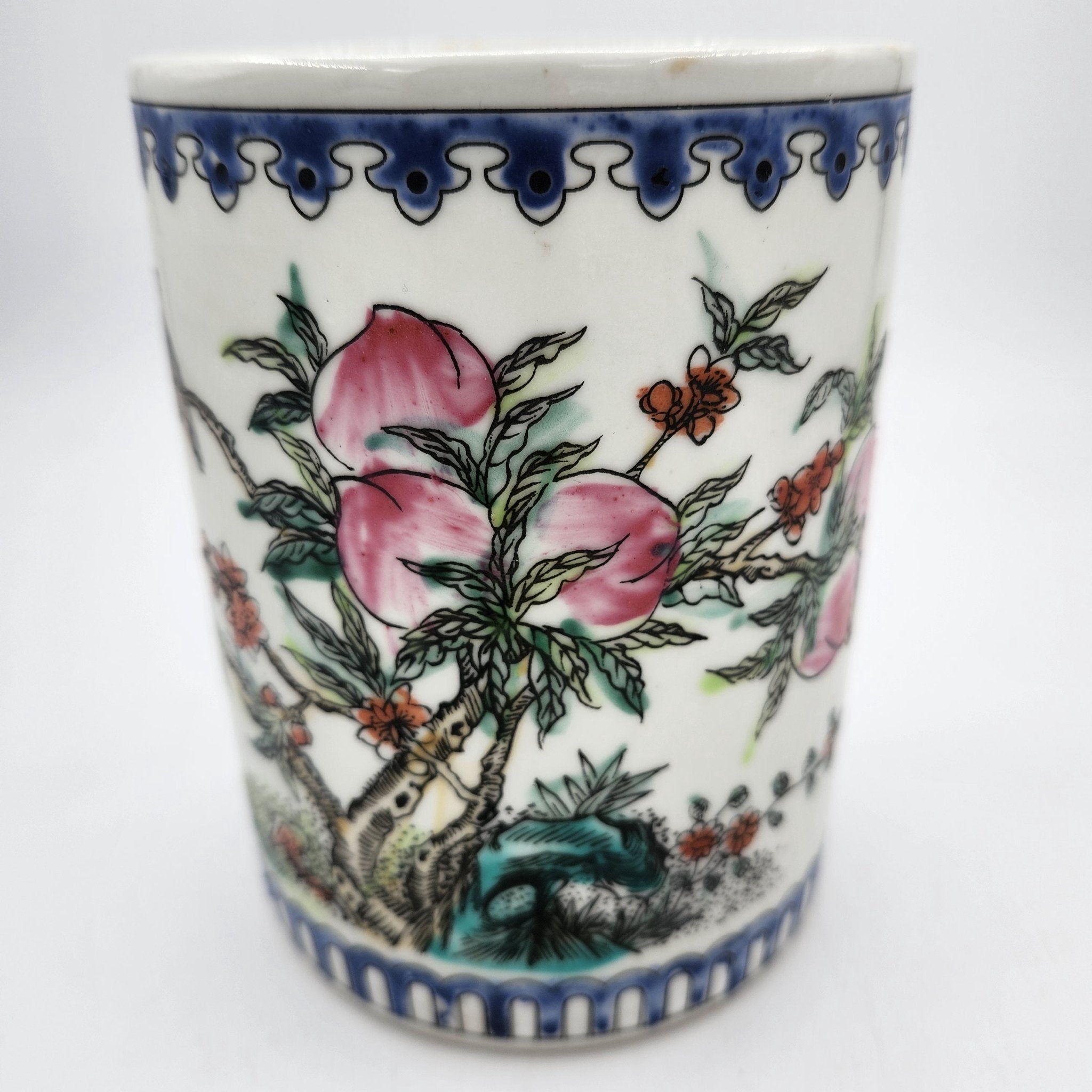 Peaches candle, painted ceramic pot, organic soy wax, detail