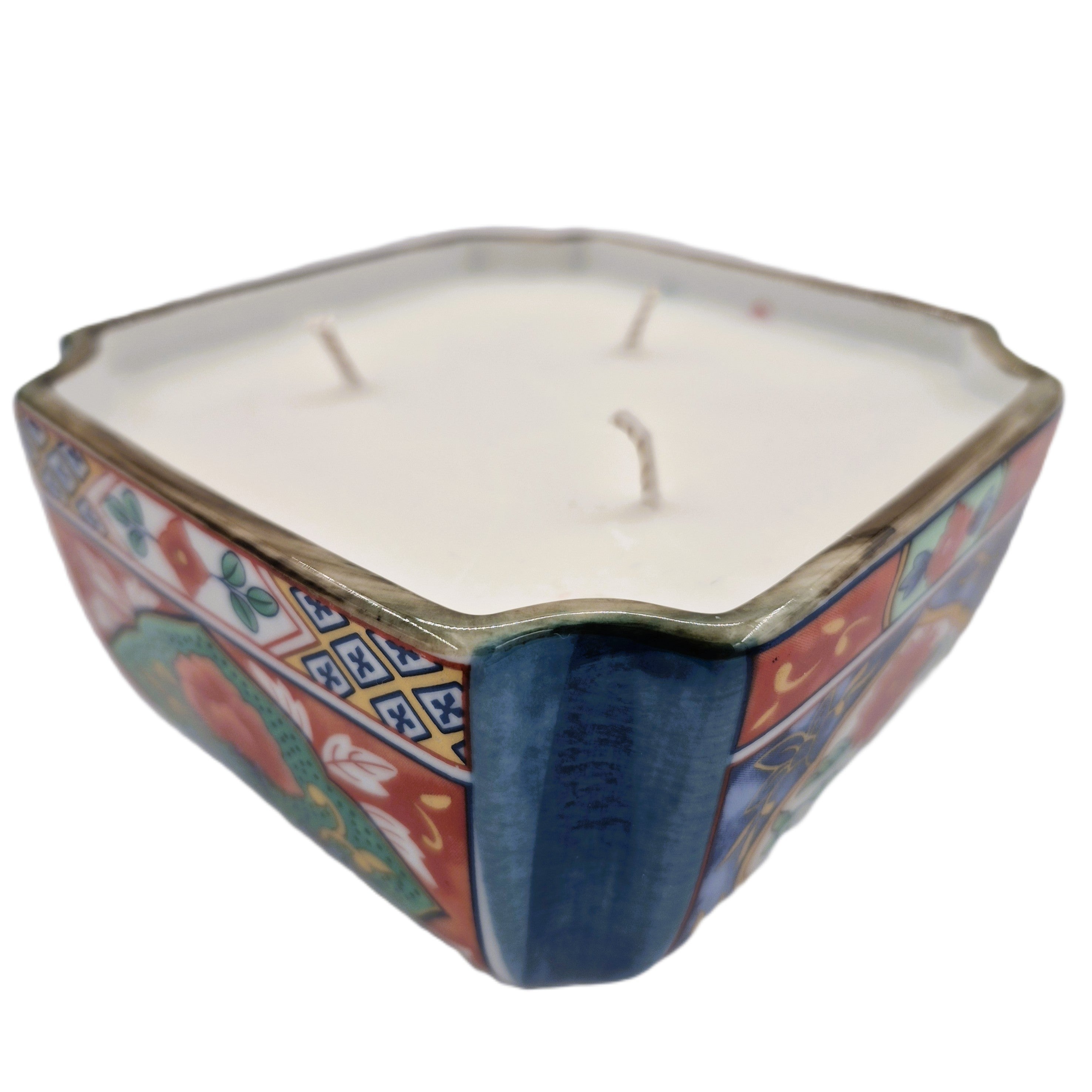 Imari candle, square porcelain dish with three wicks, detail