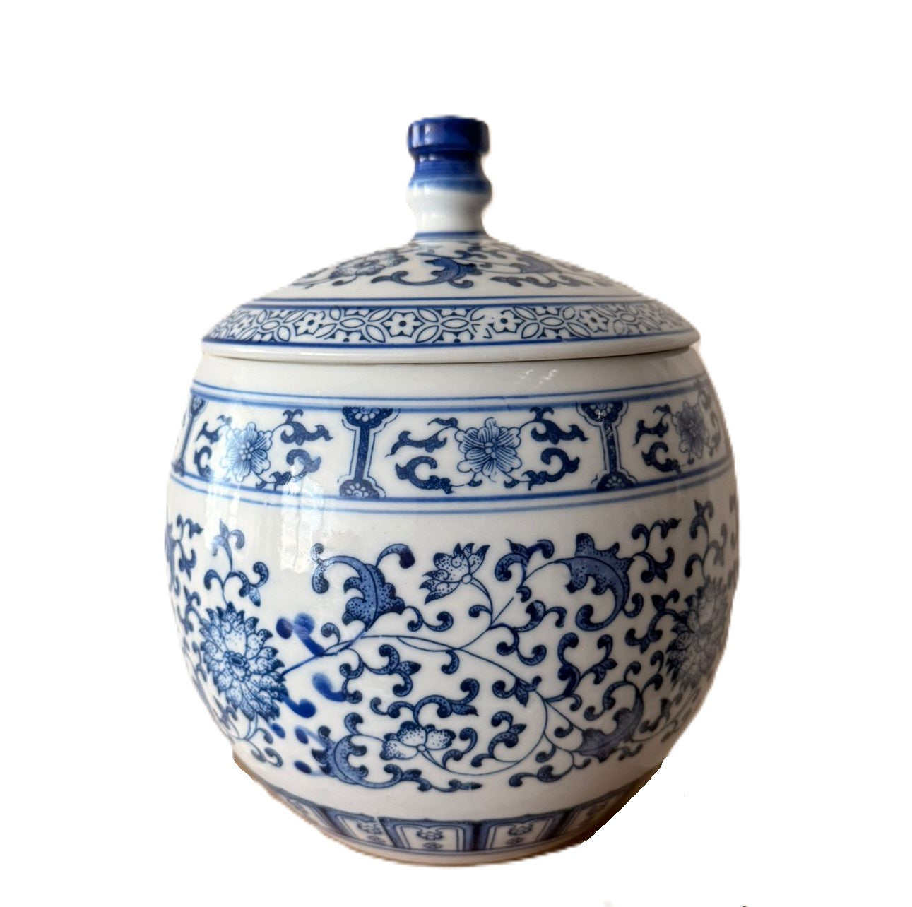 Chrysanthemum scented candle, round ceramic jar painted with chrysanthemums, Happy Valley scent