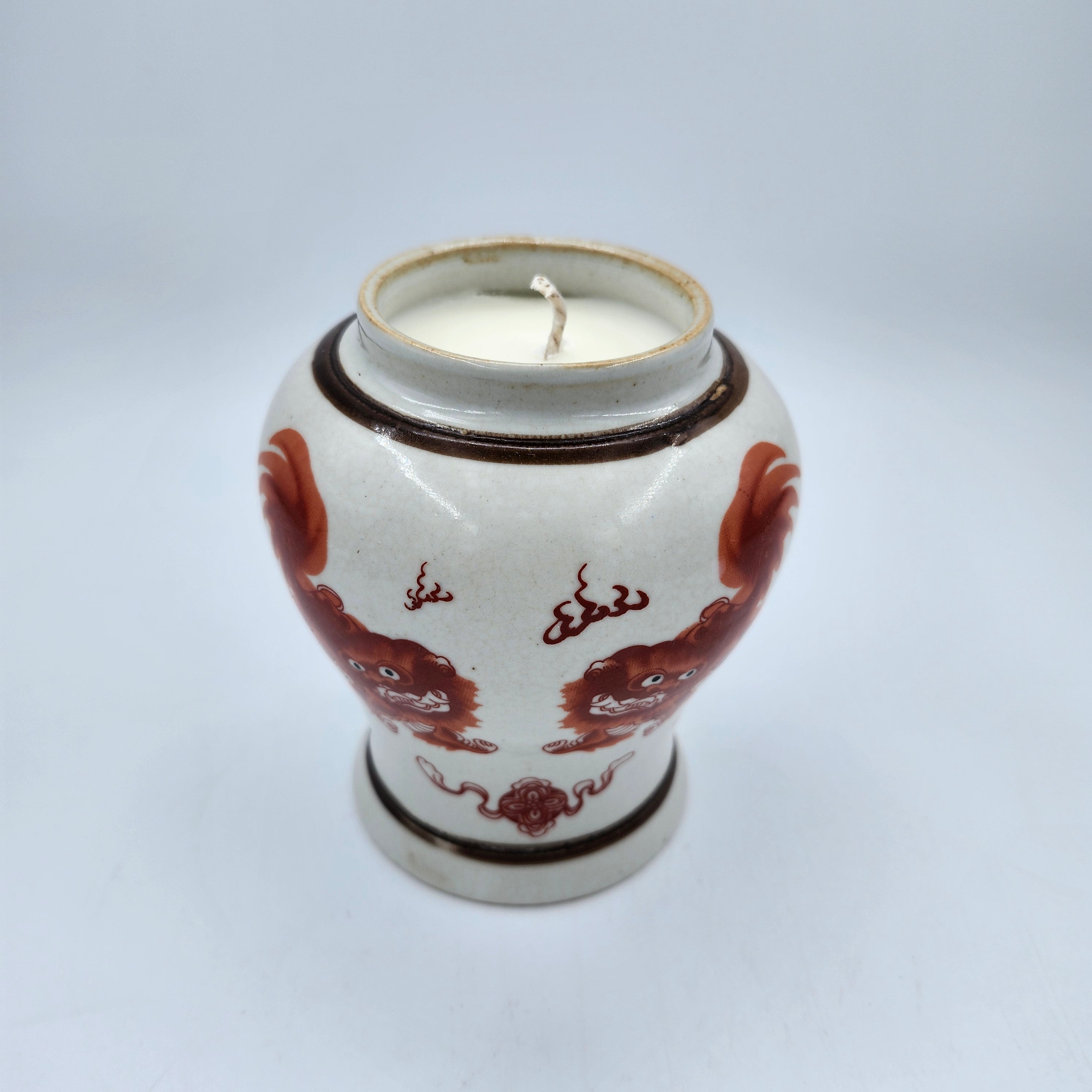 Foo Dogs candle, hand-painted foo dogs on ceramic jar, detail
