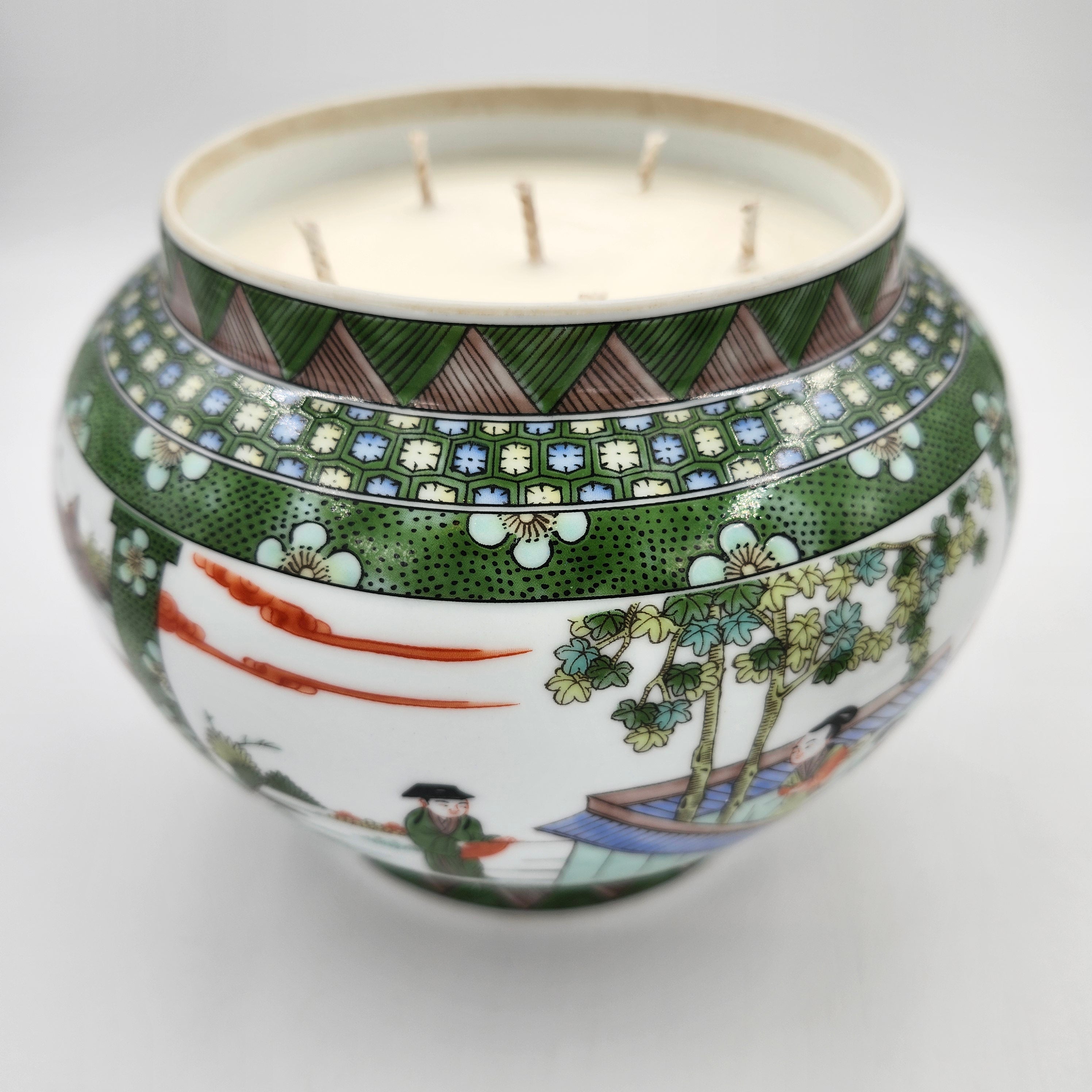 Mandarin candle, painted ceramic jar with lid, detail