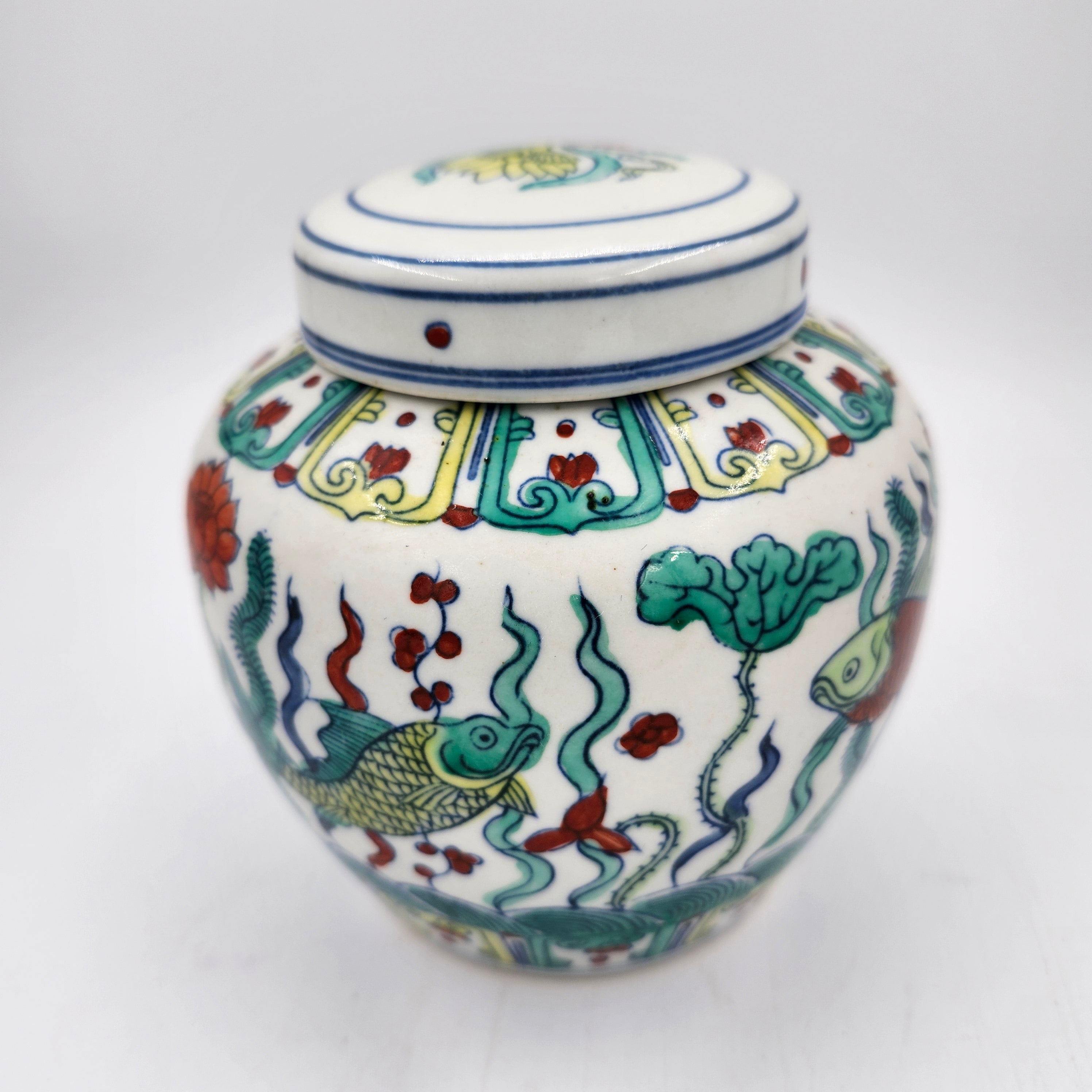 Little Fishes candle, fish-painted pot, detail