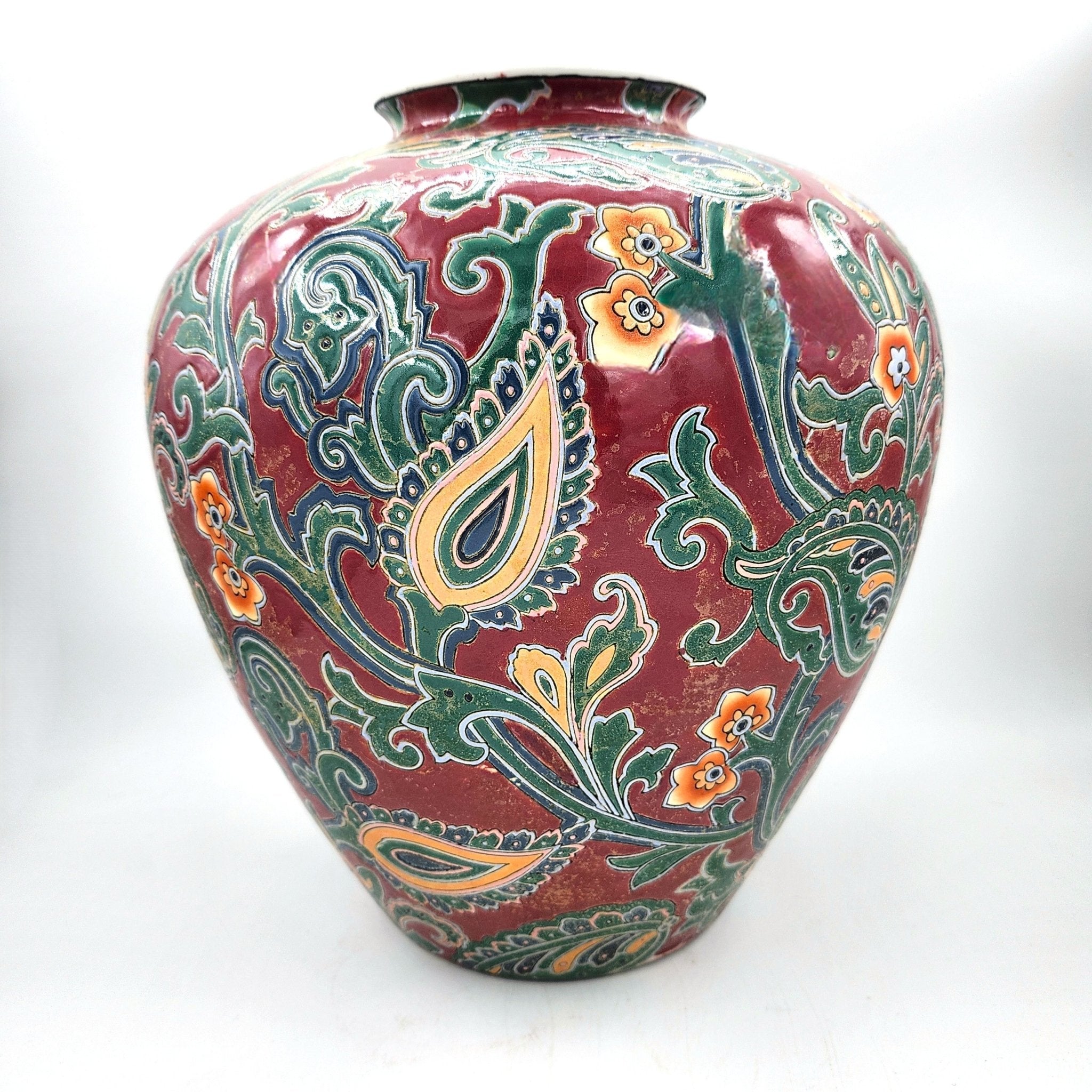 Vintage Famille Rose paisley vase, deep red ground, detail