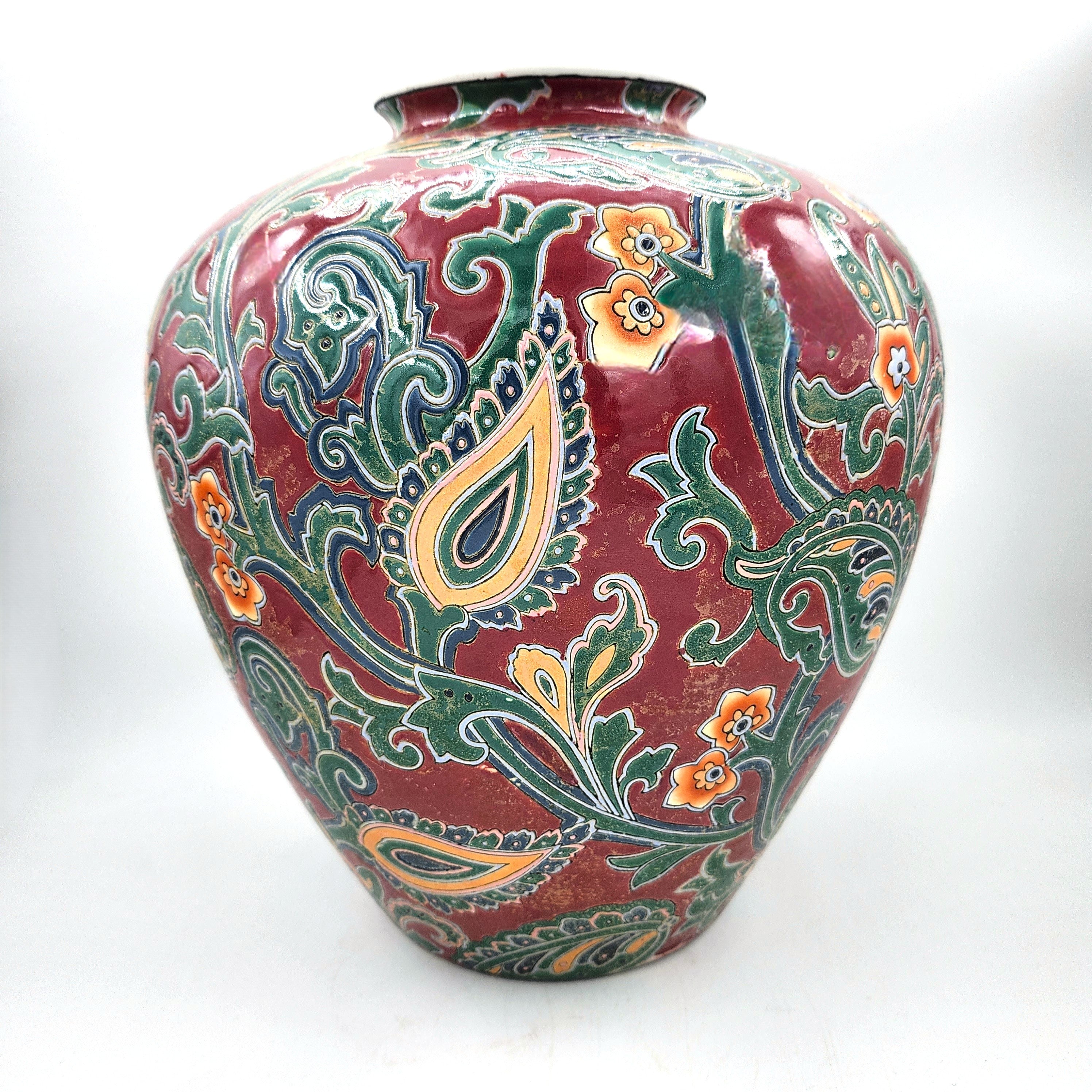 Vintage Famille Rose paisley vase, deep red ground, detail