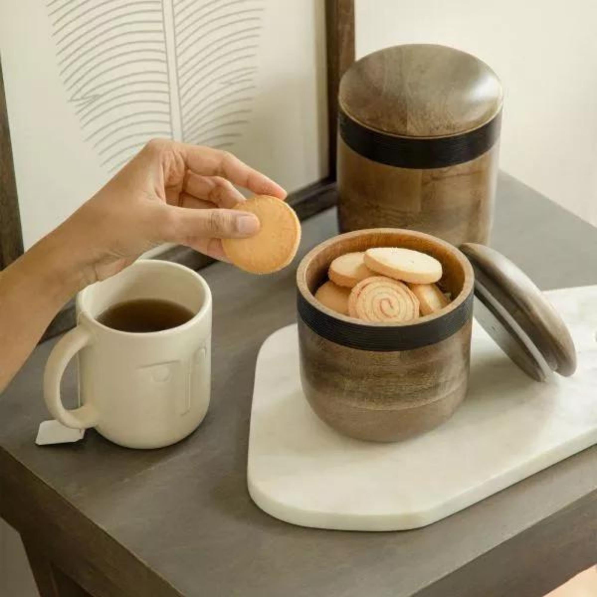 Orbis small mango wood jar, airtight fine-detailed lid, detail view
