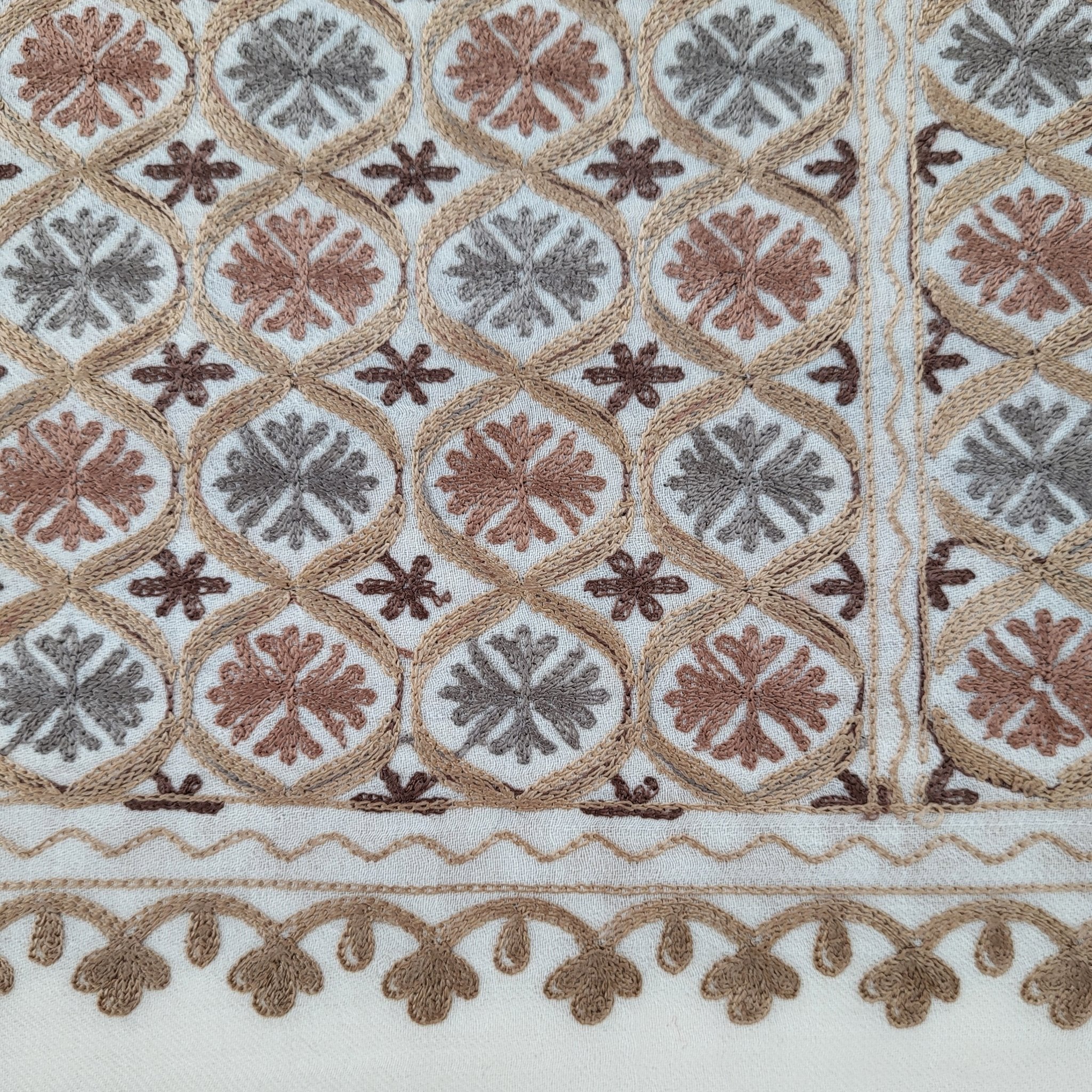 Small circle embroidered pashmina in cream with metallic thread, 78 x 210 cm