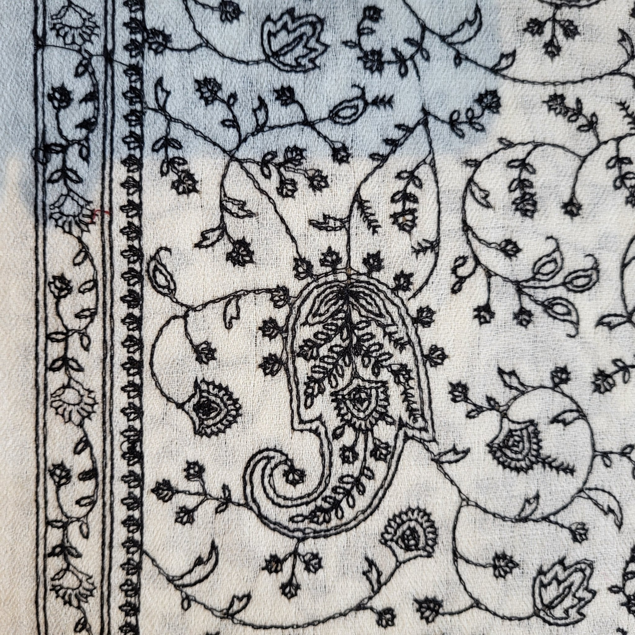 Pashmina with black paisley embroidery on white, 75 x 200 cm