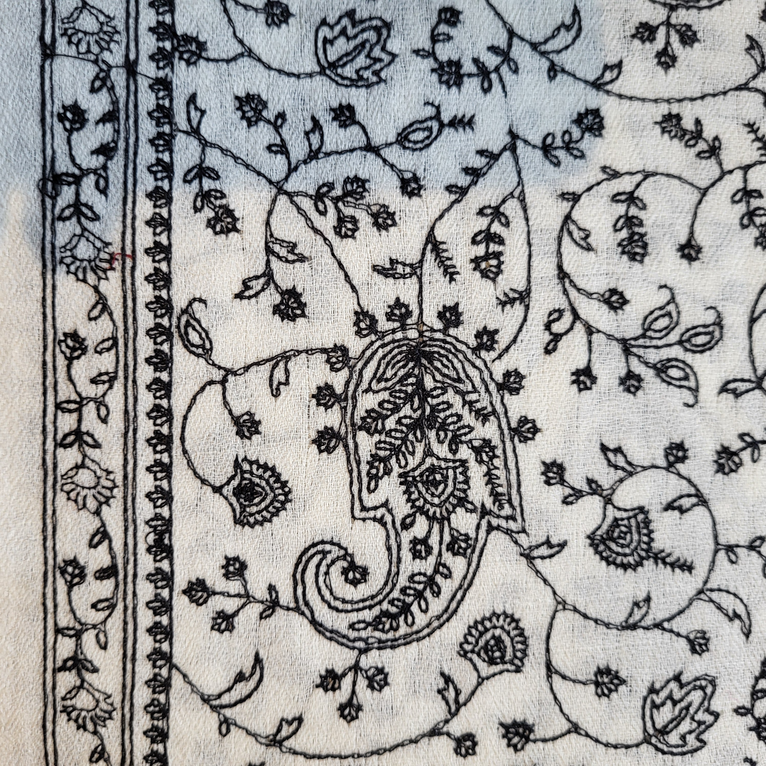 Pashmina with black paisley embroidery on white, 75 x 200 cm