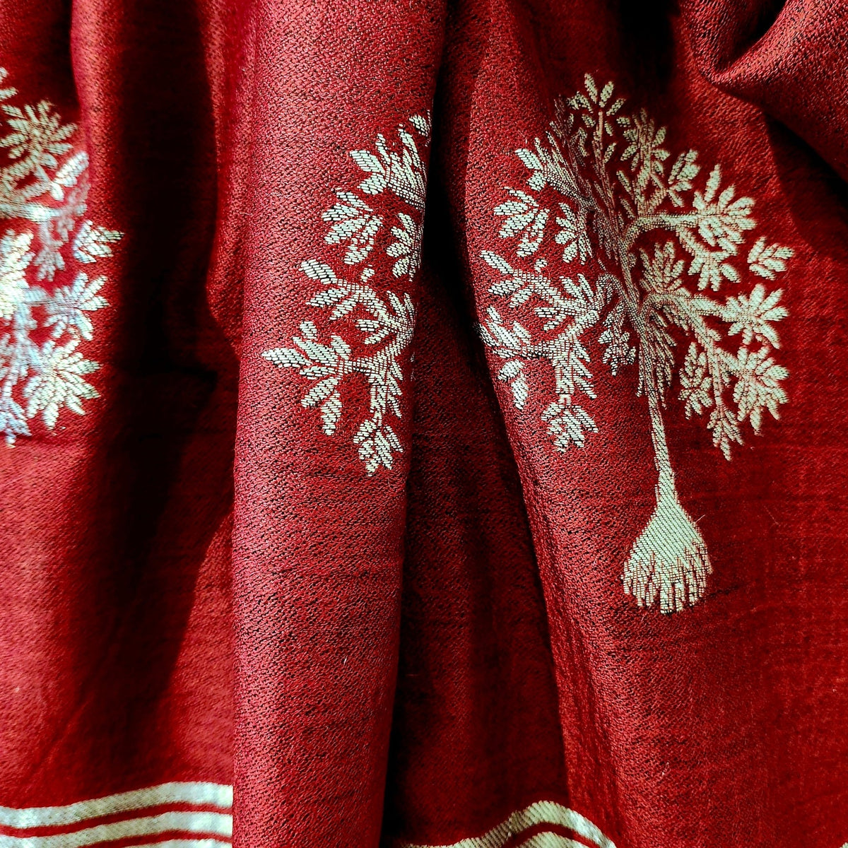 Red pashmina shawl with a tree motif embroidered in silver thread, 100% pure pashmina, 107 by 210 cm