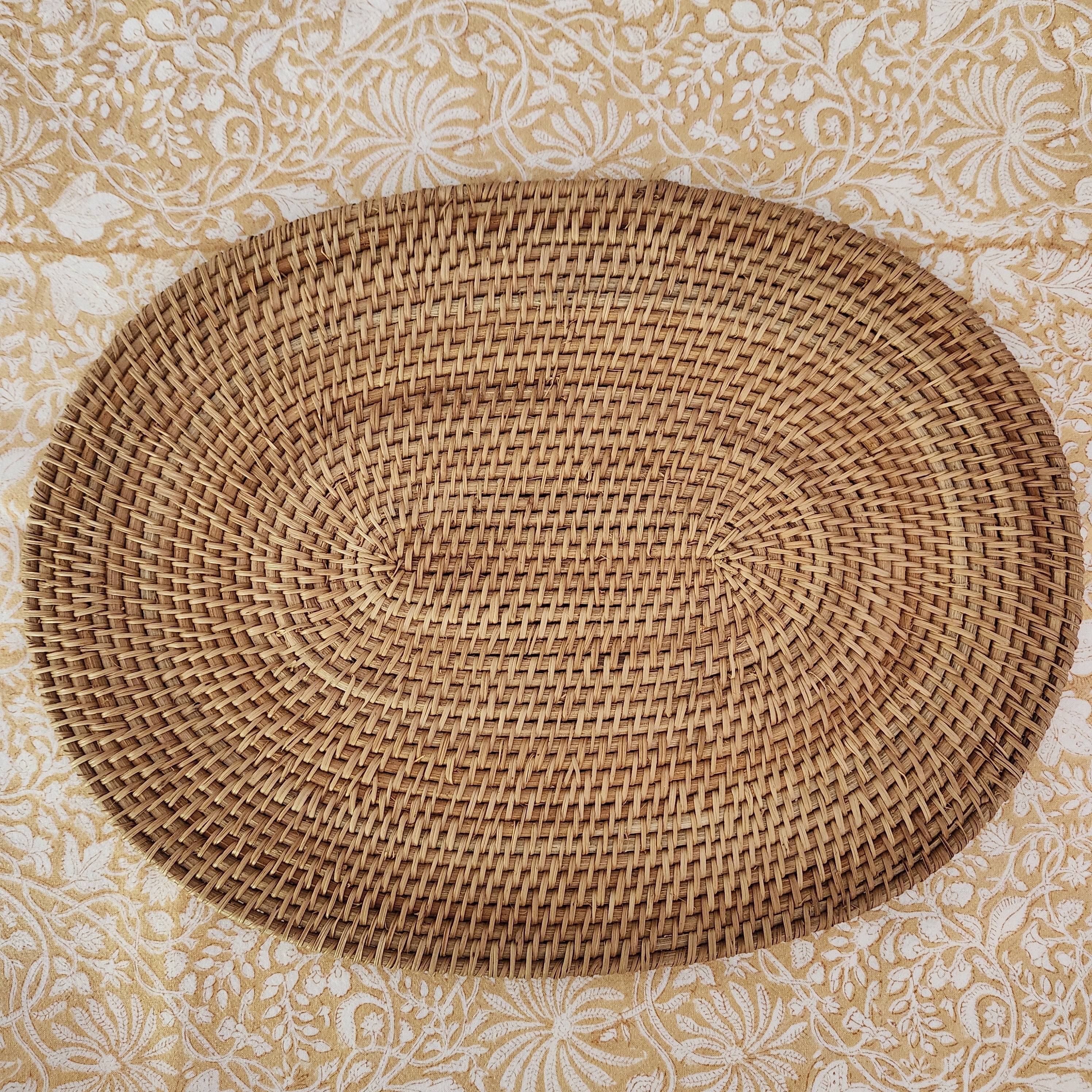 Oval rattan placemat, large, 30 x 40 cm, handwoven