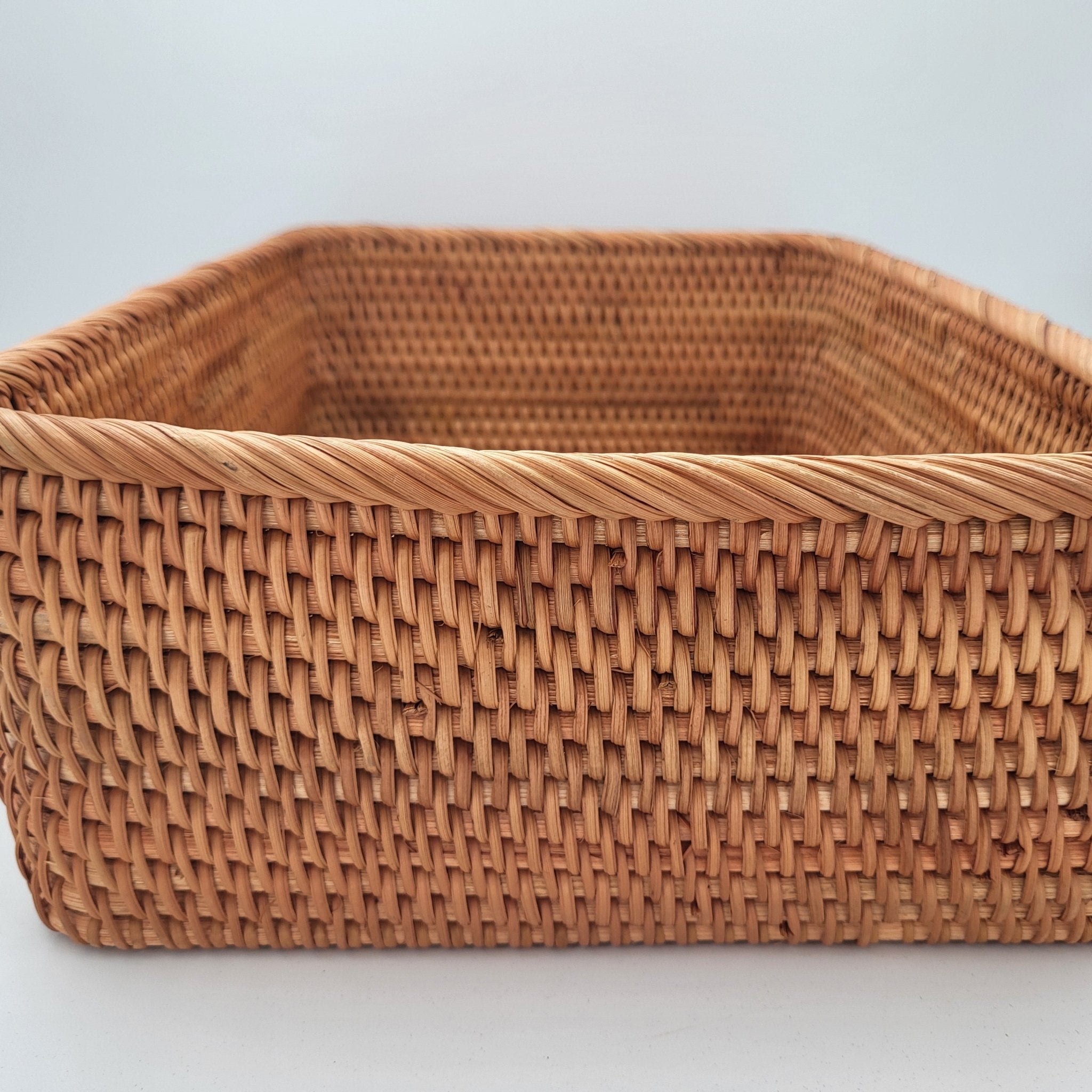 Large rectangular rattan basket, natural rattan, 37 x 28 x 12 cm, handmade