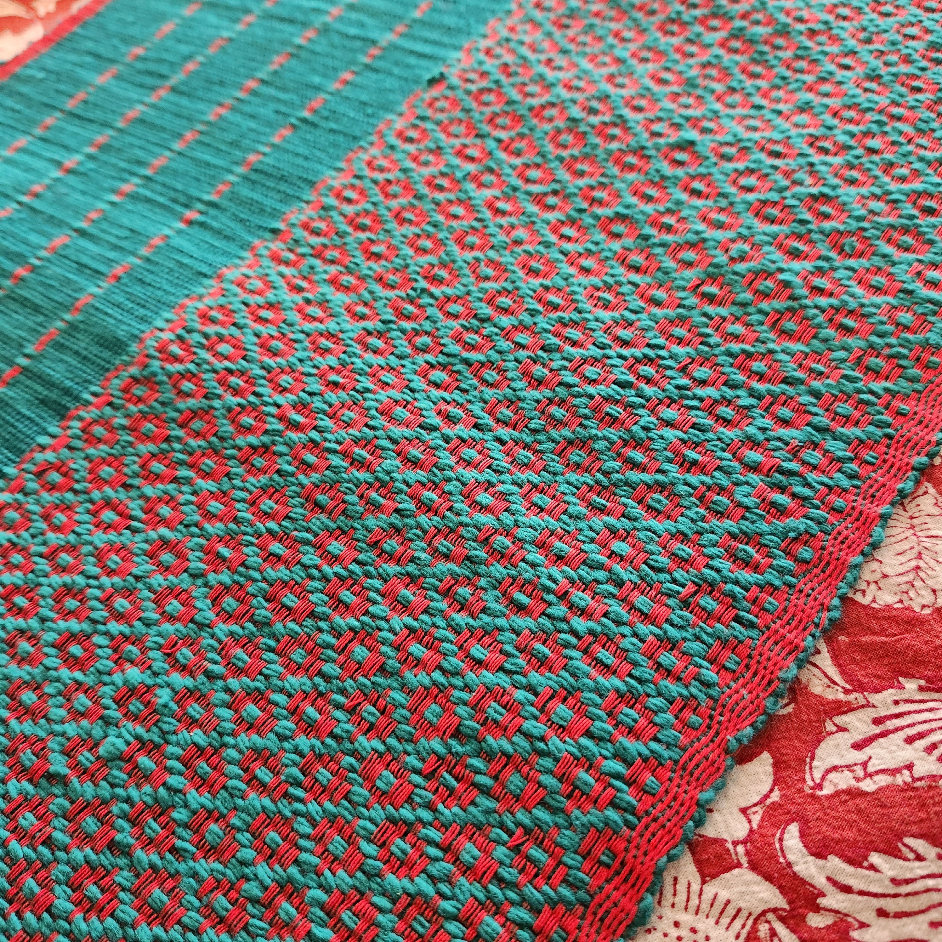 Handwoven festive table runner in green cotton, handloom woven