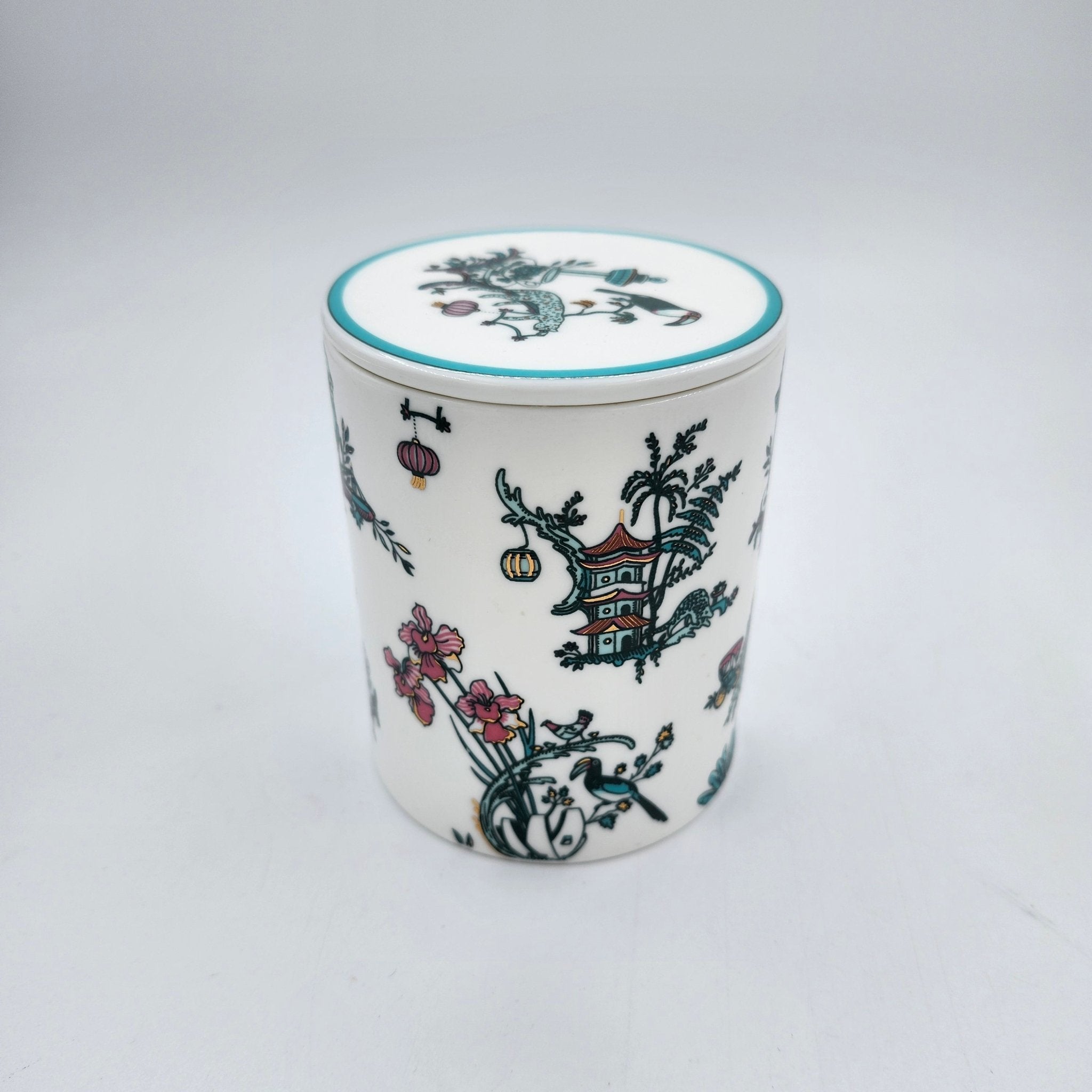 Singapore Toile scented candle with lid, fine bone china, detail
