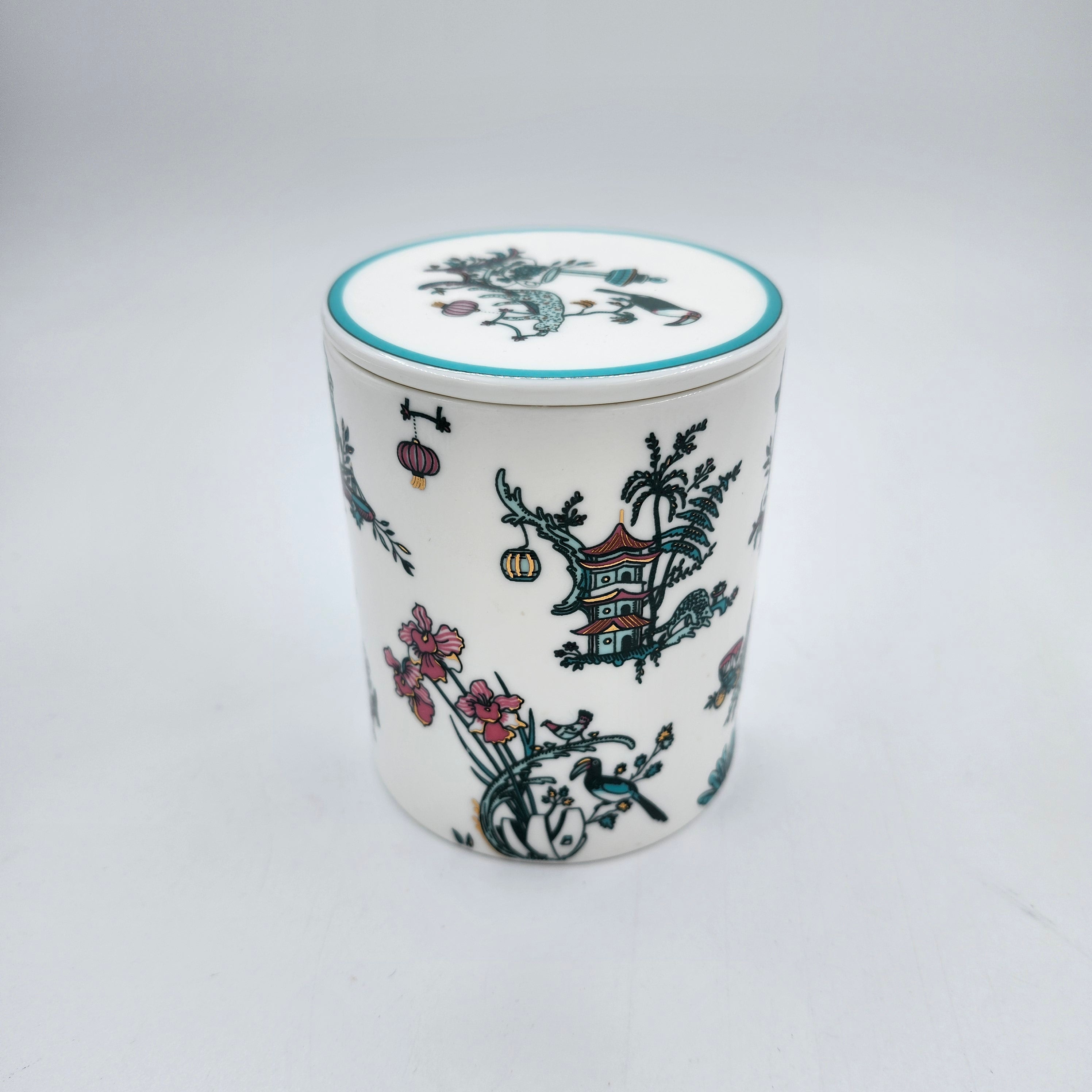 Singapore Toile scented candle with lid, fine bone china, detail