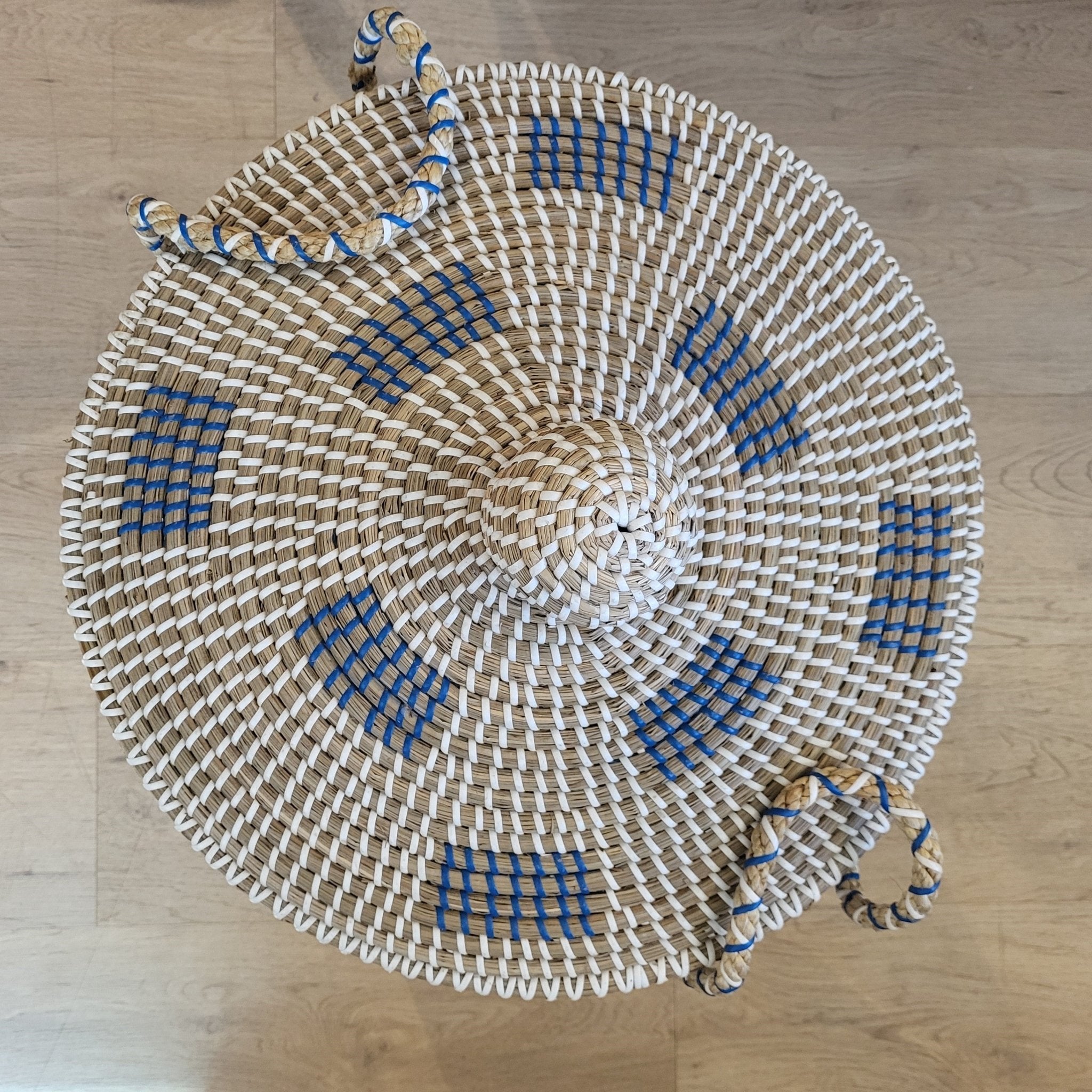 Medium blue seagrass lidded basket, woven seagrass, detail