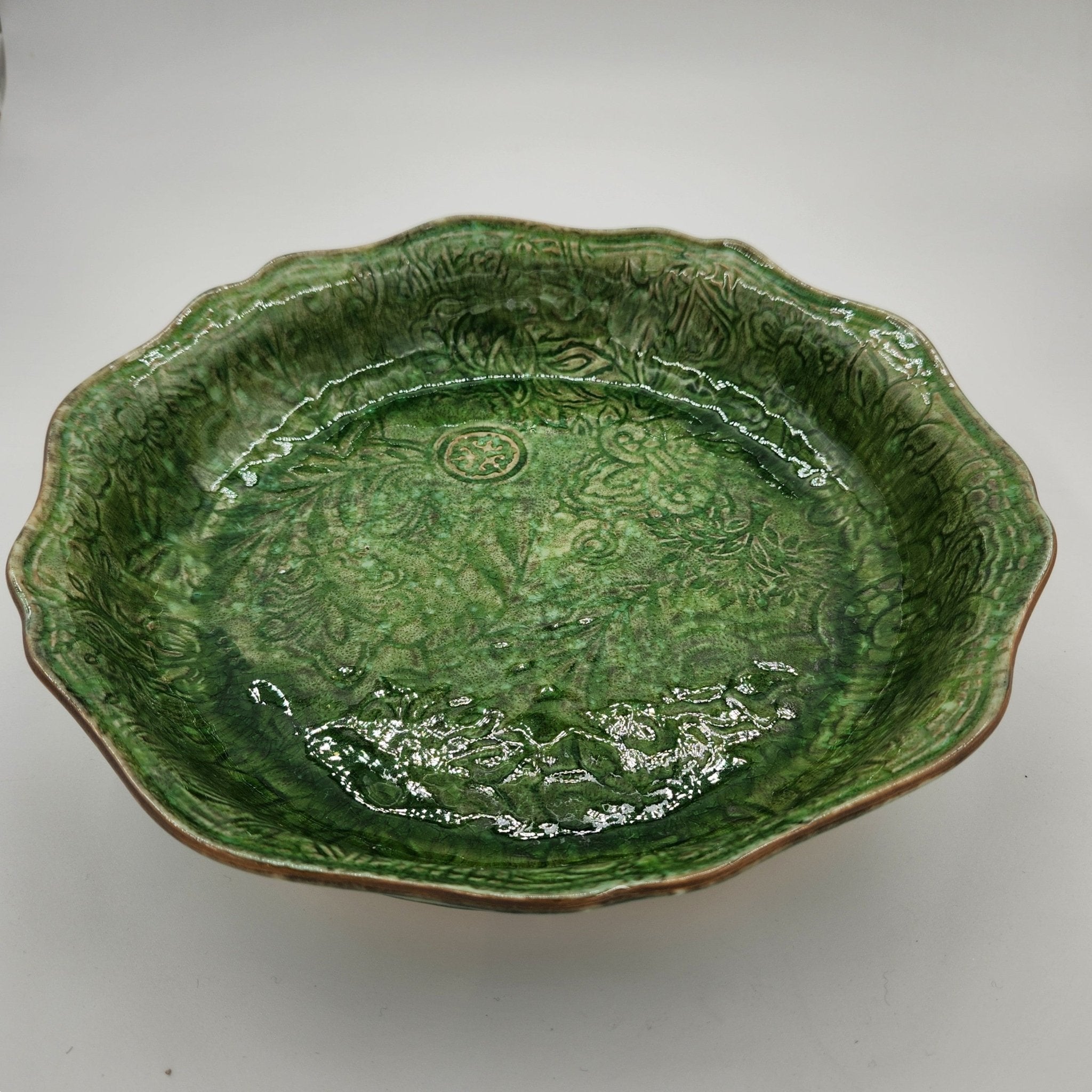 Seaweed ceramic pie and serving dish, white stoneware, detail view