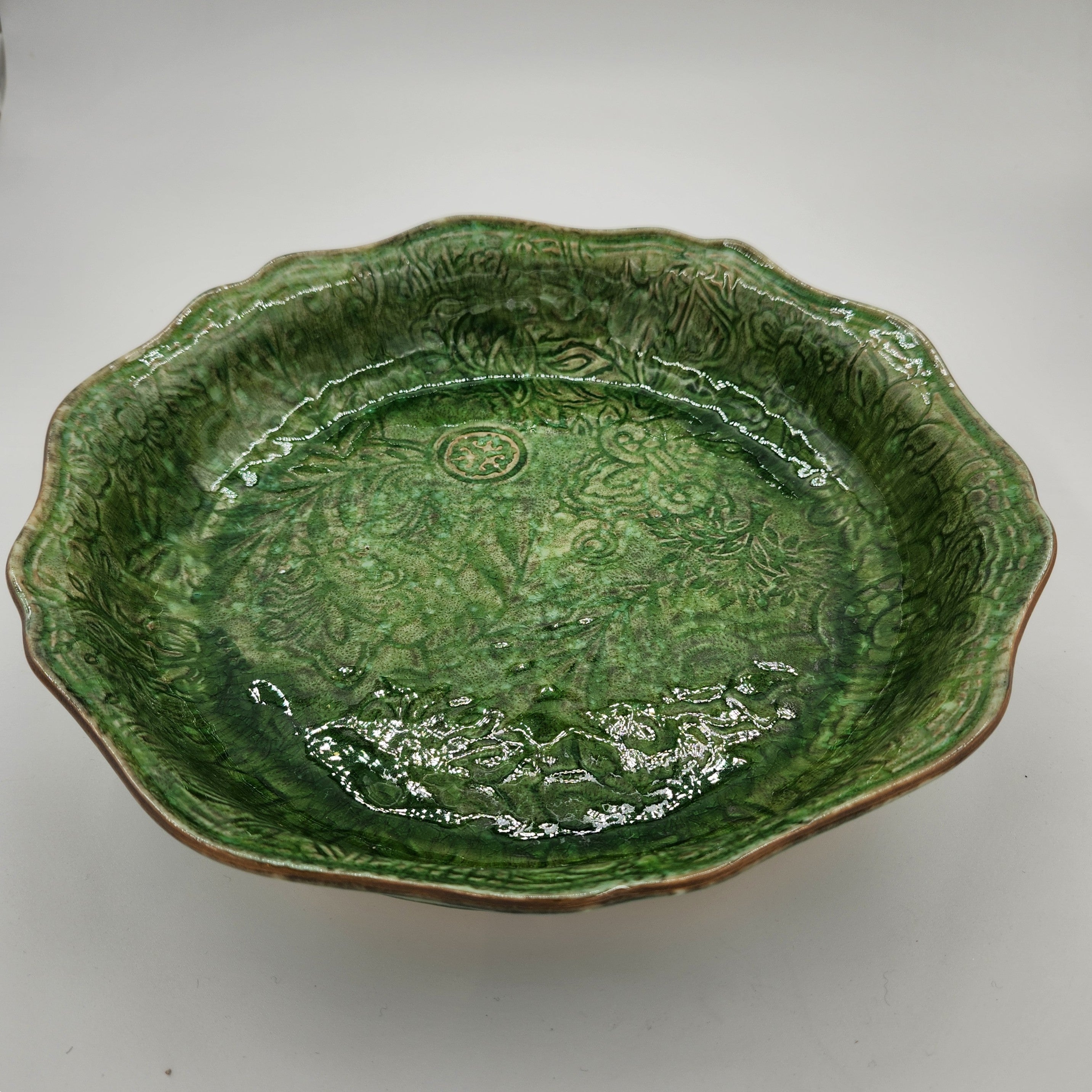 Seaweed ceramic pie and serving dish, white stoneware, detail view