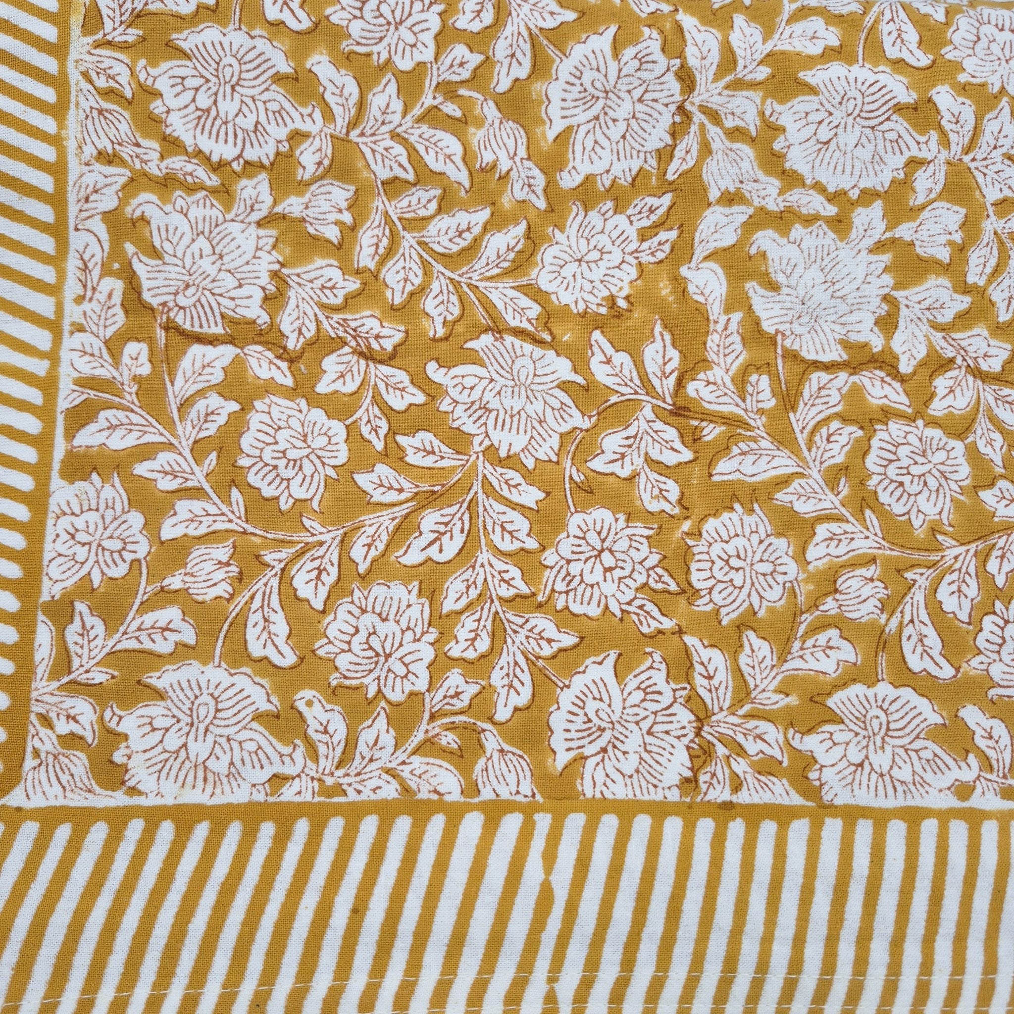 Assorted block-print cotton tablecloth, 150 x 225 cm, for everyday or festive dining