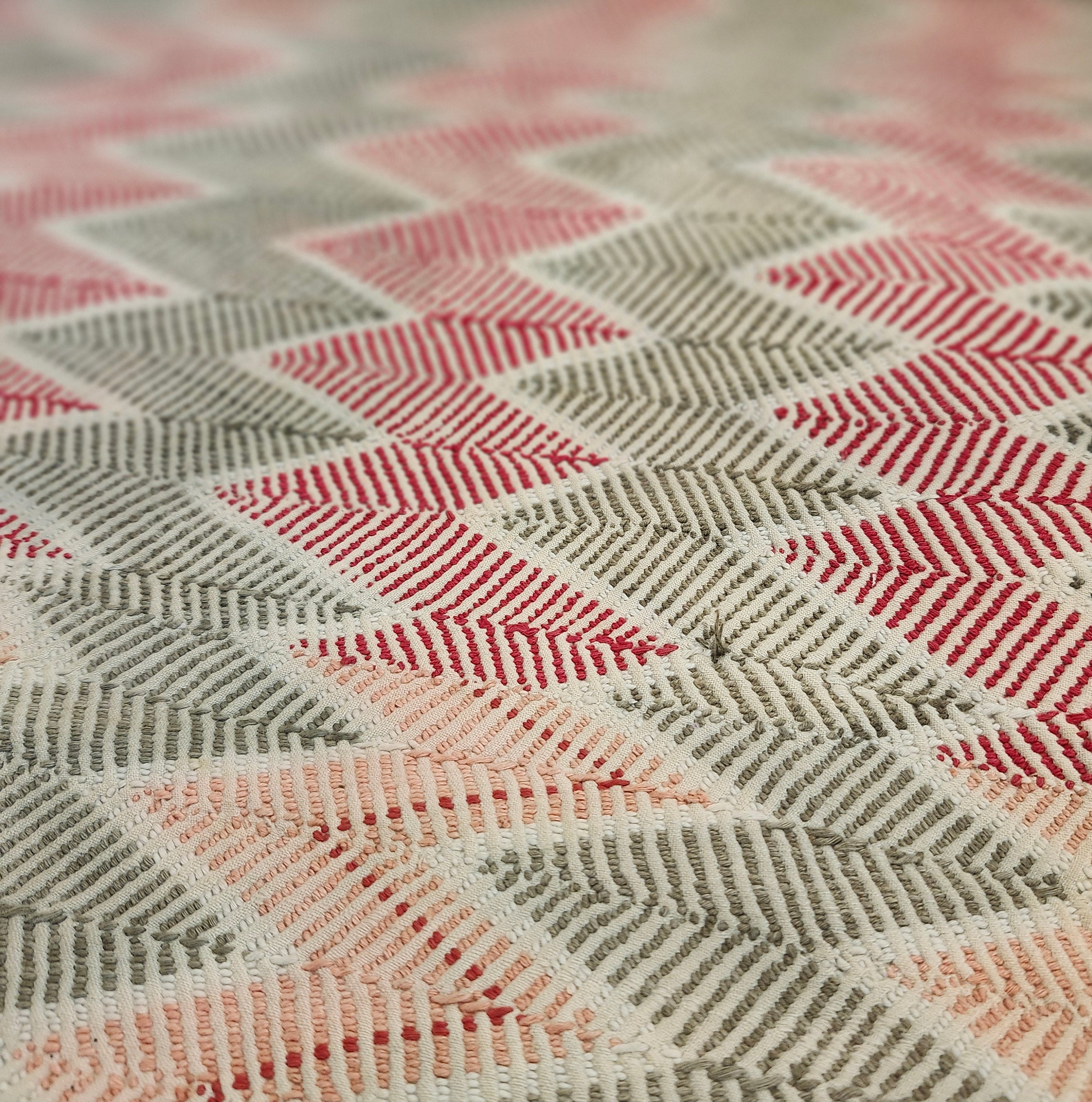 Vintage cotton kantha quilt in faded zigzag pattern, 175 x 122cm
